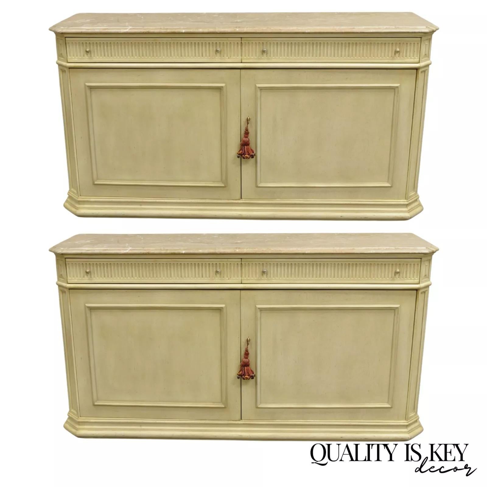 Credenza buffet multimediale in stile provinciale francese con piano in marmo dipinto di crema in vendita 3
