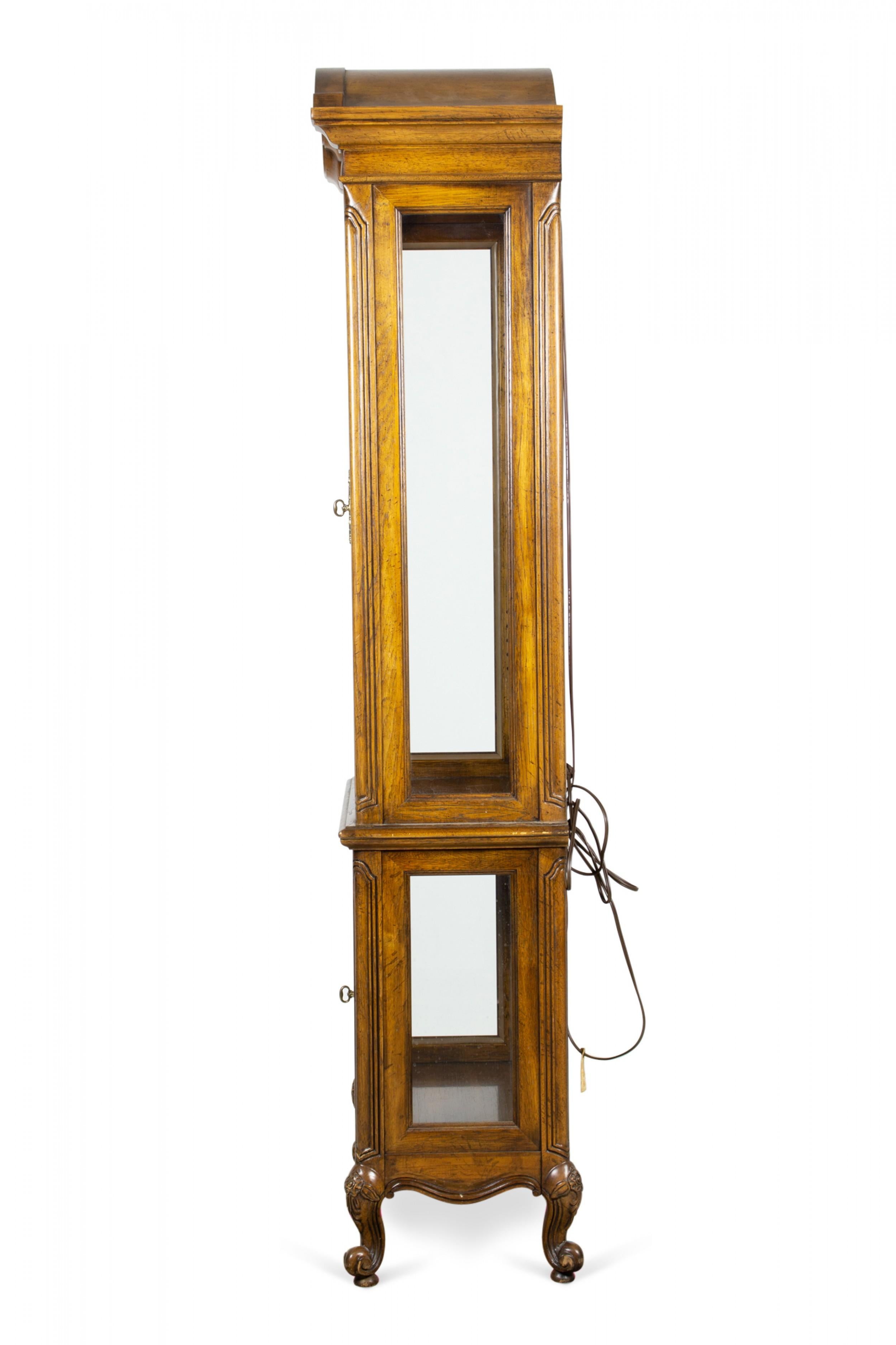 French Provincial-Style Mirrored and Electrified Carved Oak Display Cabinet In Good Condition For Sale In New York, NY