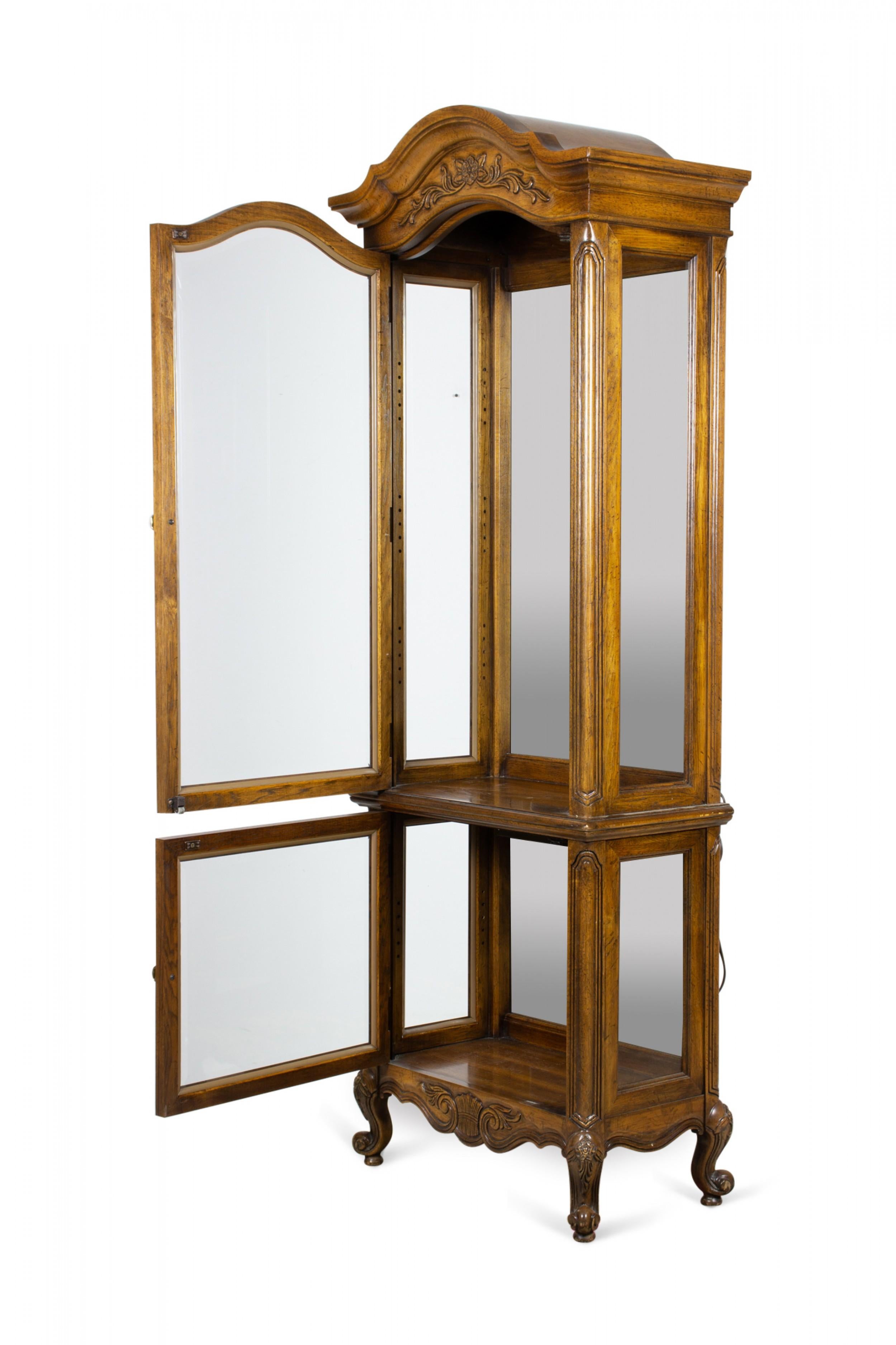 French Provincial-Style Mirrored and Electrified Carved Oak Display Cabinet For Sale 2