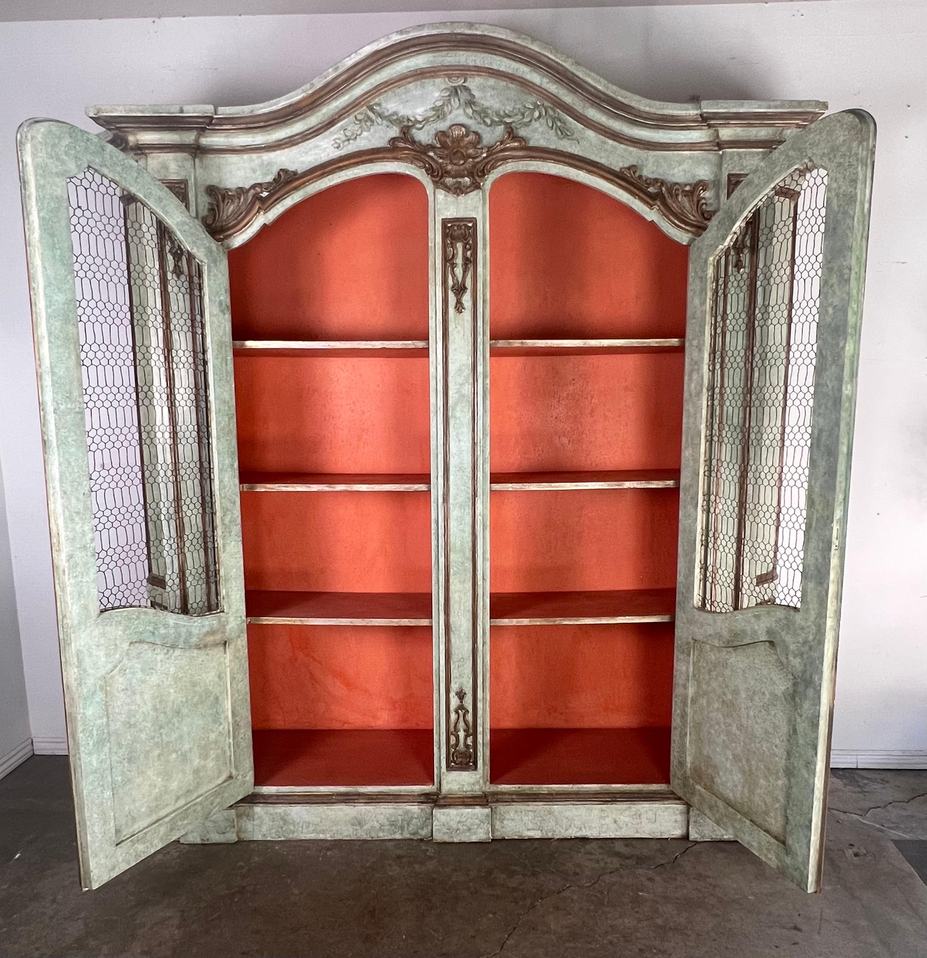 Armario Pintado Estilo Provincial Francés Años 30 en Desgastado estado para la venta en Los Angeles, CA
