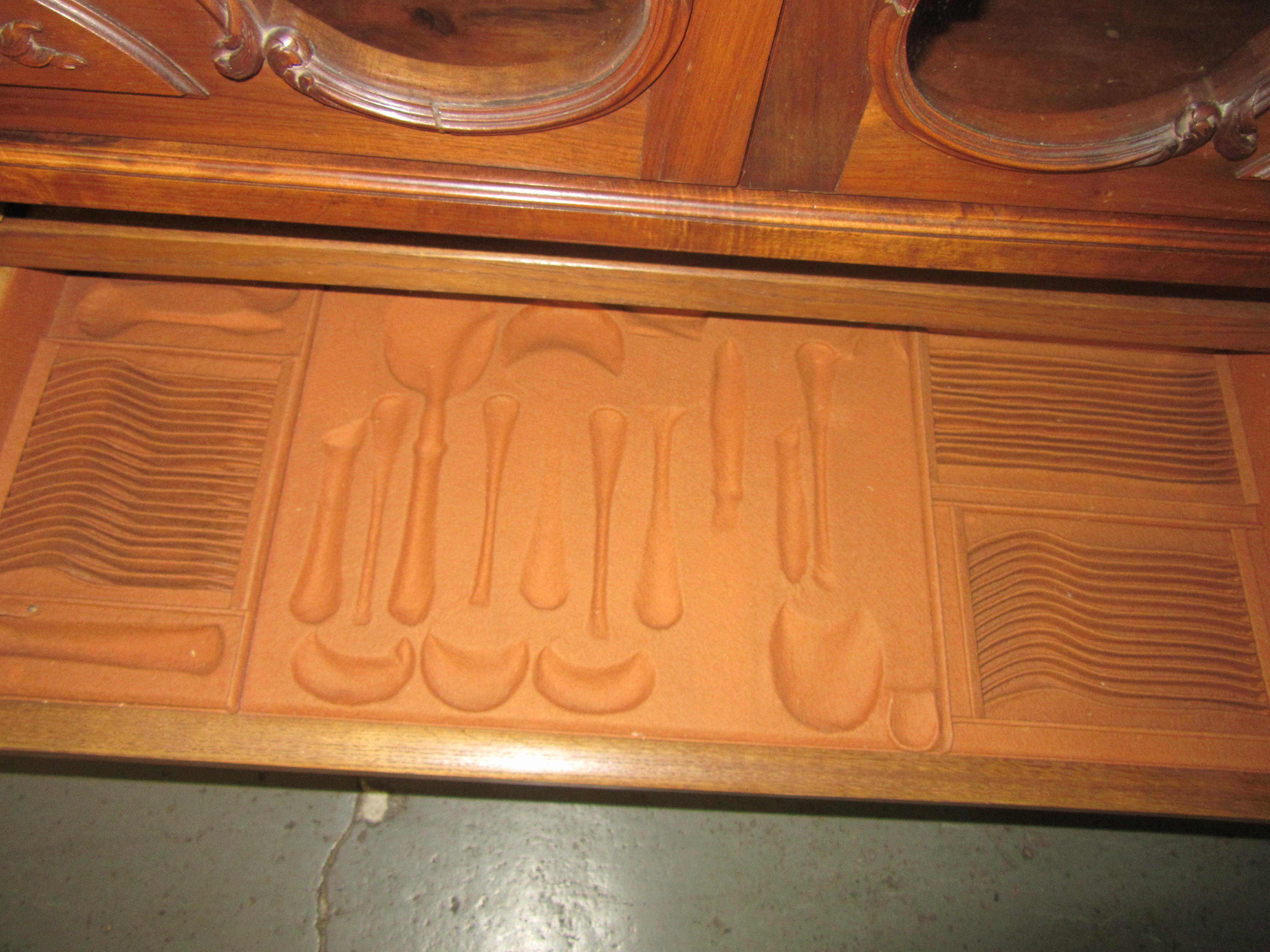 French Provincial Style Walnut Curio Cabinet In Good Condition In Astoria, NY