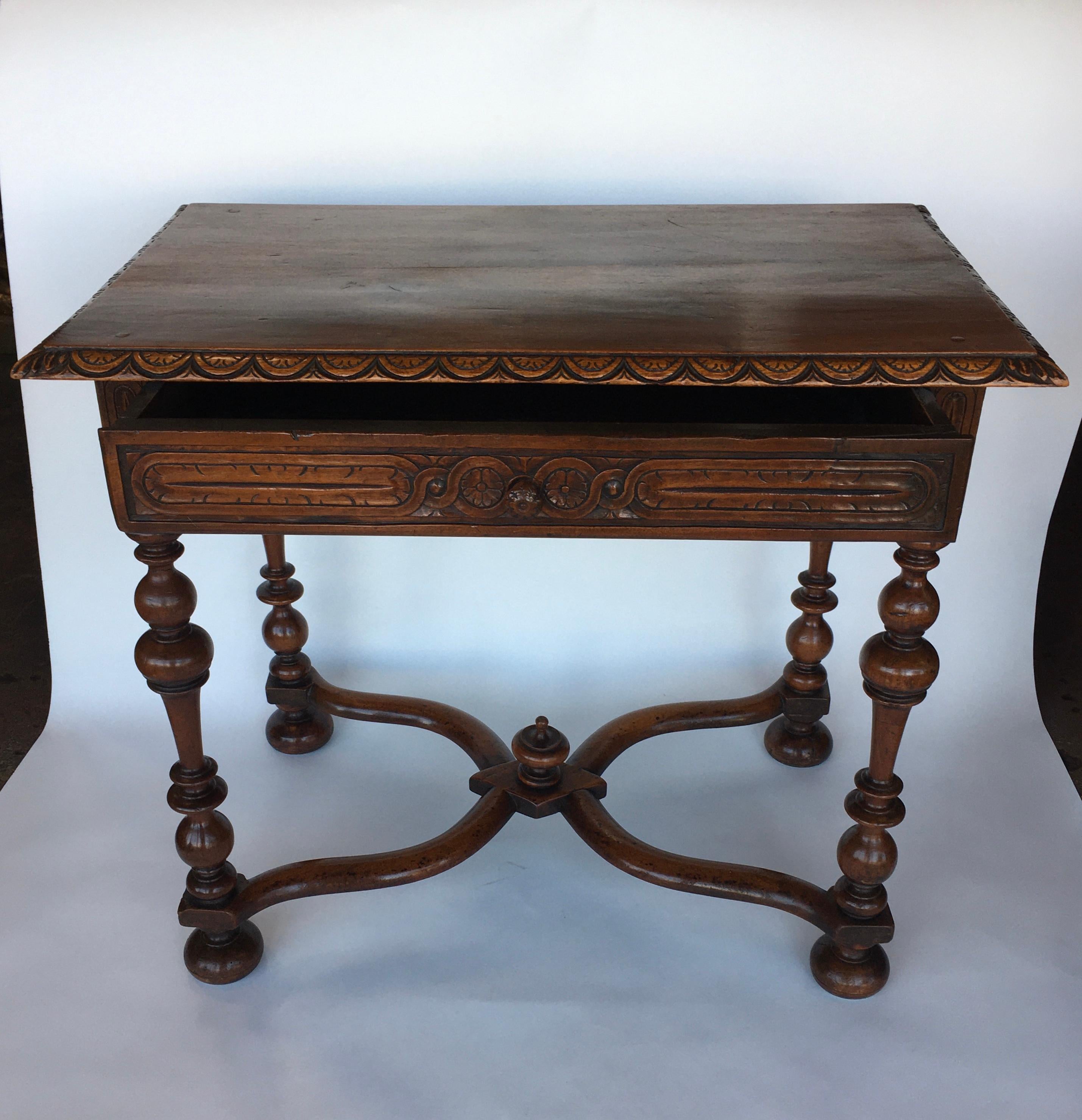 French Provincial Table In Good Condition For Sale In Los Angeles, CA