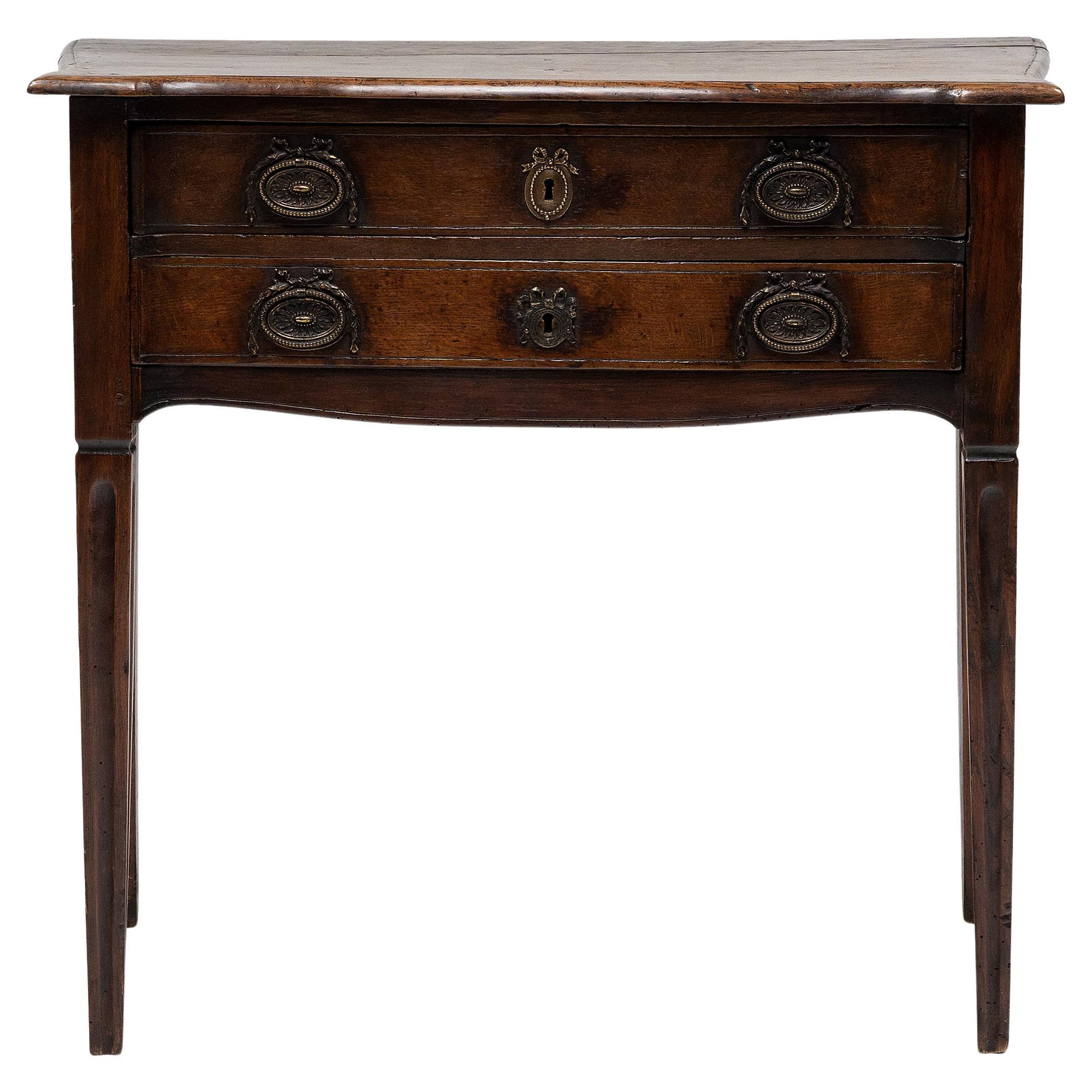 Französischer Provinztisch mit zwei Schubladen, um 1800