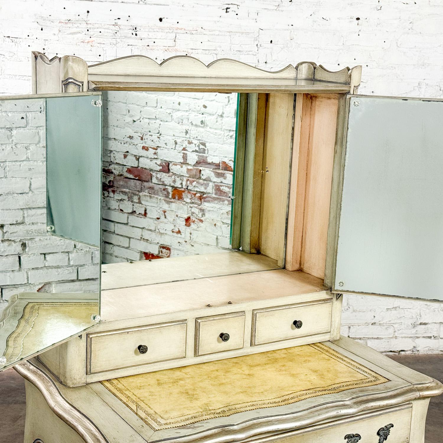 Französisch Provincial Vanity Sekretär oder Damen Schreibtisch w / gestört Antiquities Finish im Angebot 2