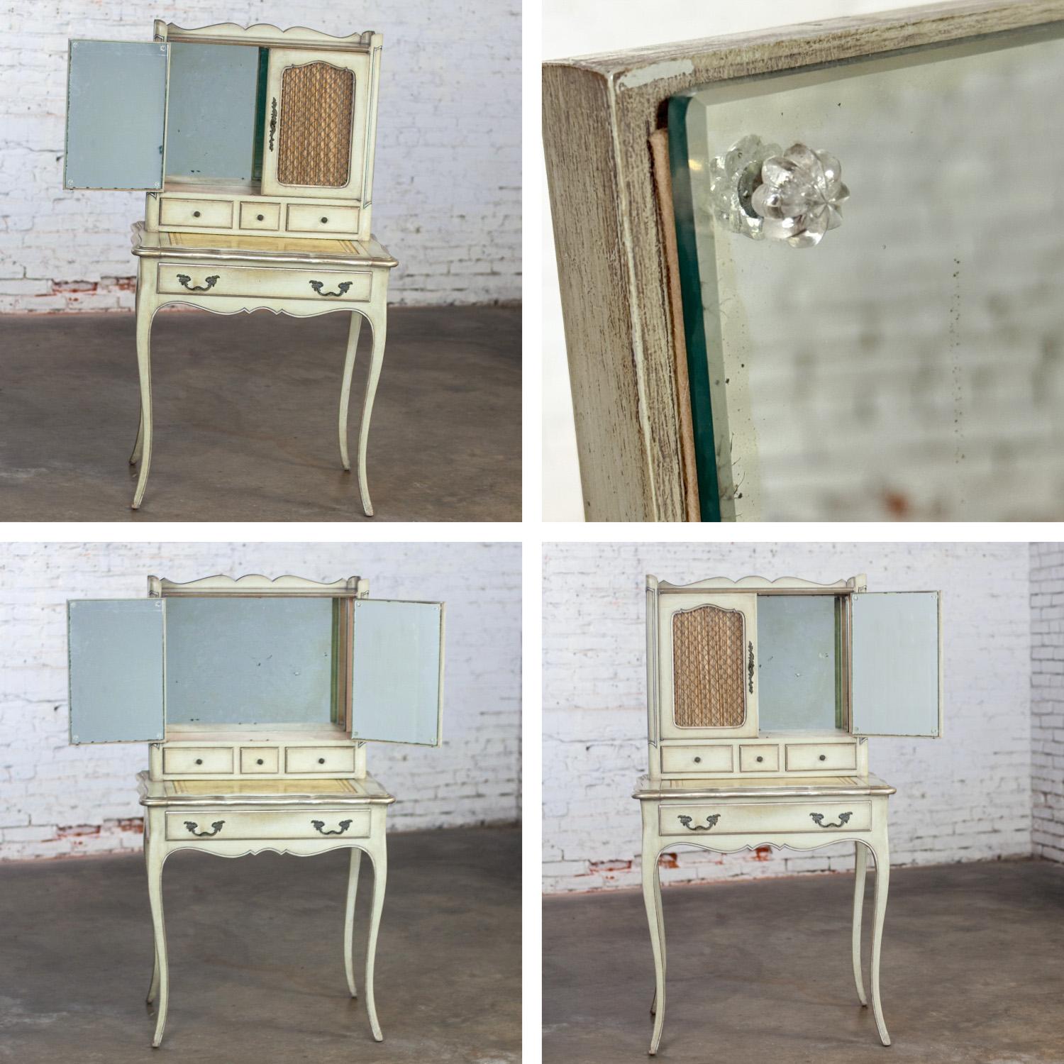 Französisch Provincial Vanity Sekretär oder Damen Schreibtisch w / gestört Antiquities Finish im Angebot 4