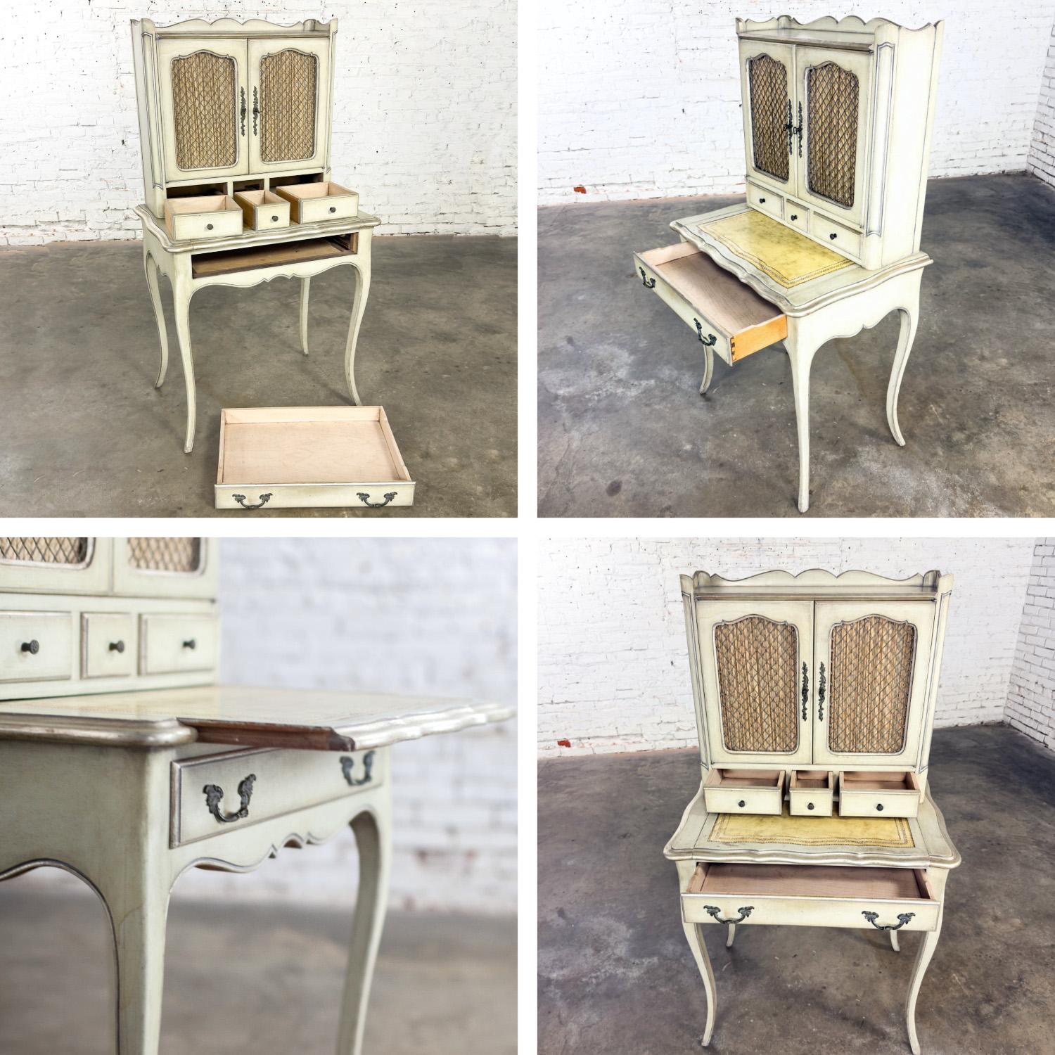 Französisch Provincial Vanity Sekretär oder Damen Schreibtisch w / gestört Antiquities Finish im Angebot 5