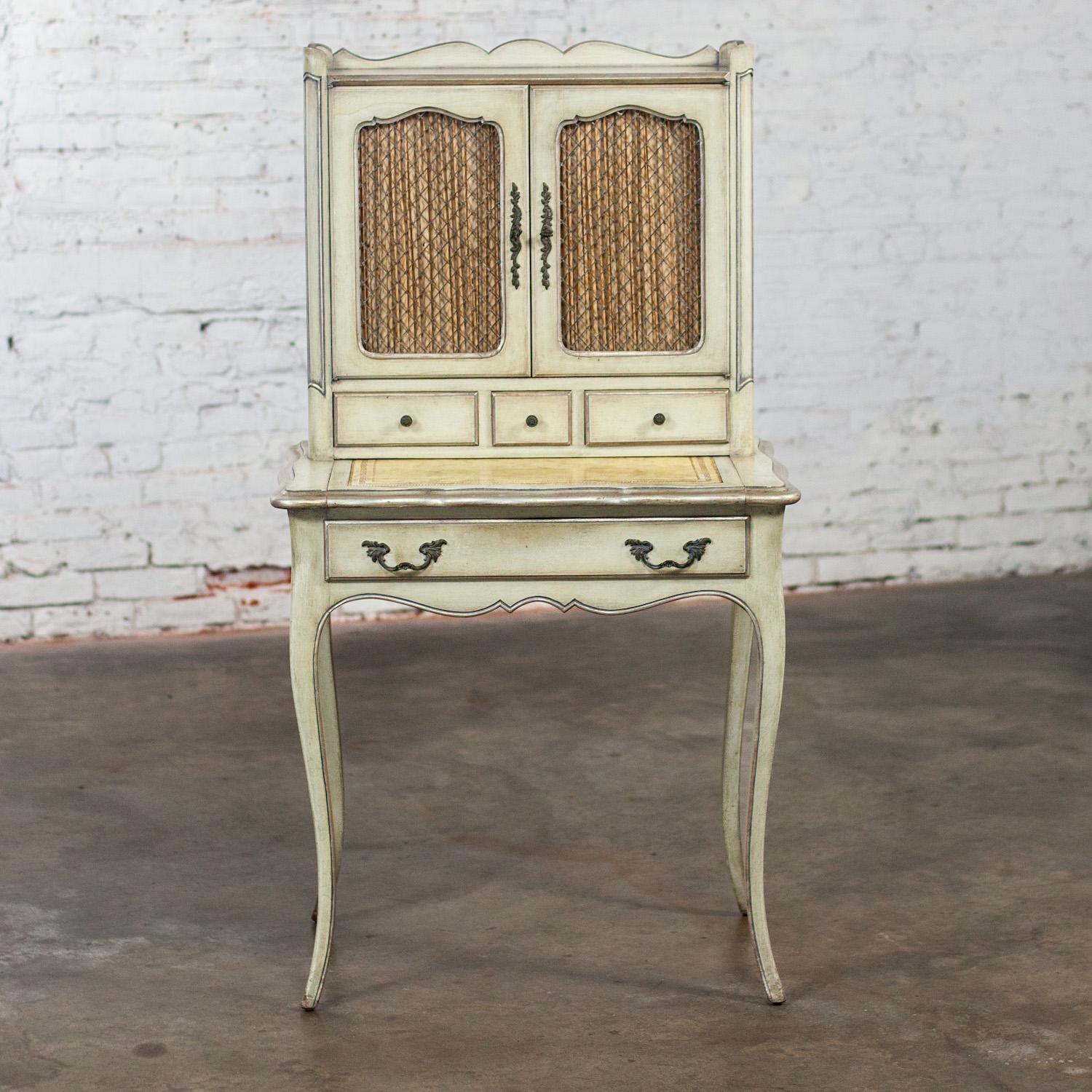 Französisch Provincial Vanity Sekretär oder Damen Schreibtisch w / gestört Antiquities Finish im Angebot 8