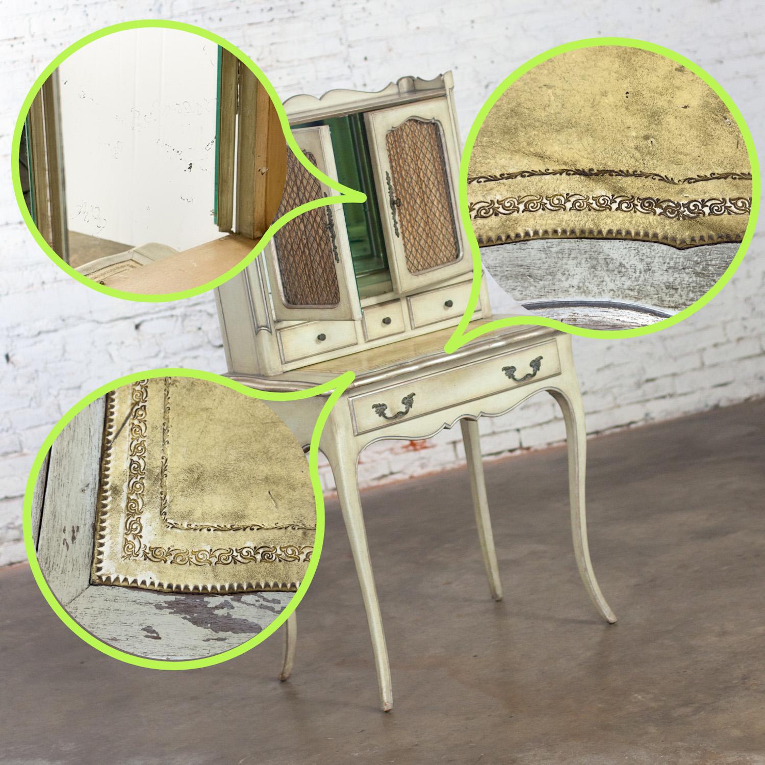 Französisch Provincial Vanity Sekretär oder Damen Schreibtisch w / gestört Antiquities Finish im Angebot 9