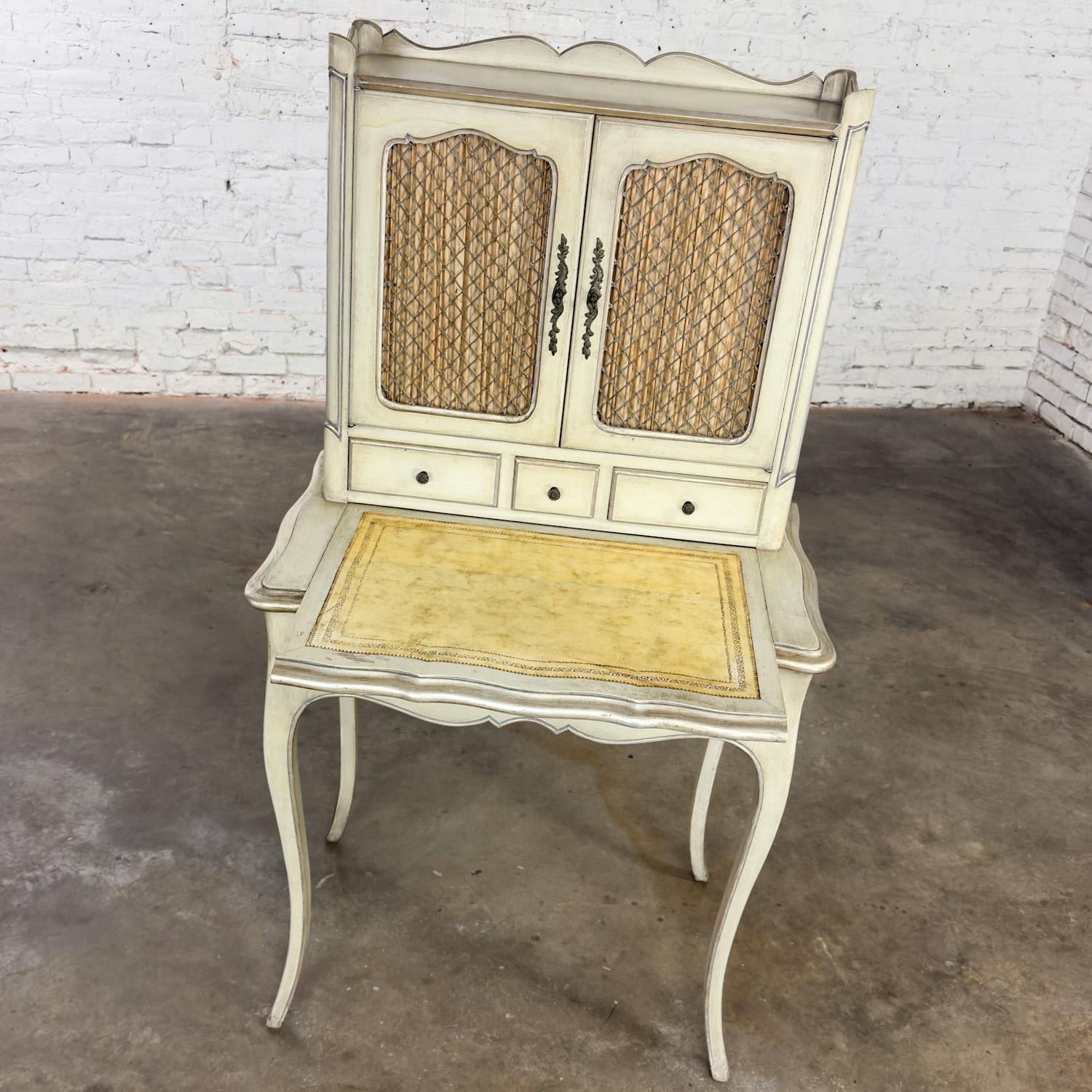 Französisch Provincial Vanity Sekretär oder Damen Schreibtisch w / gestört Antiquities Finish im Angebot 11