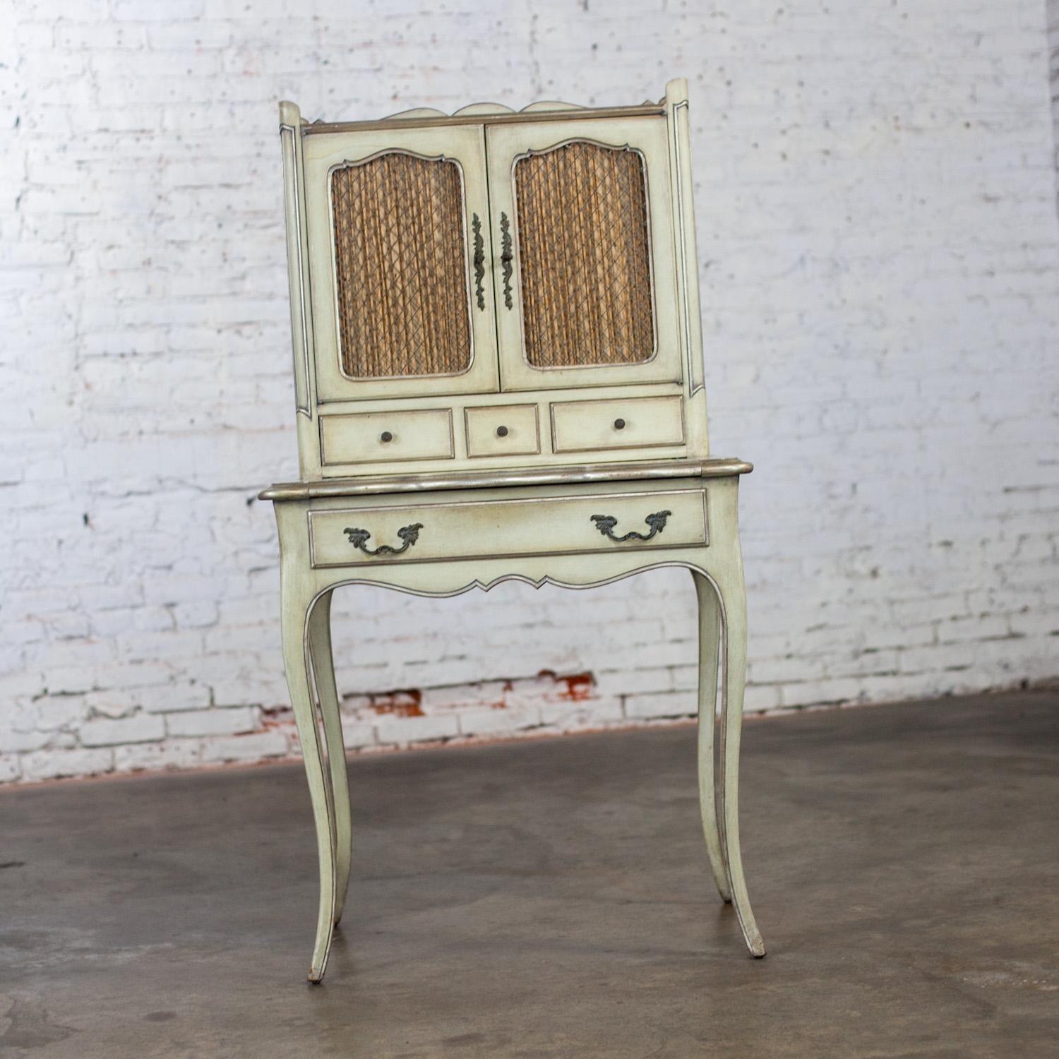 Französisch Provincial Vanity Sekretär oder Damen Schreibtisch w / gestört Antiquities Finish (Unbekannt) im Angebot