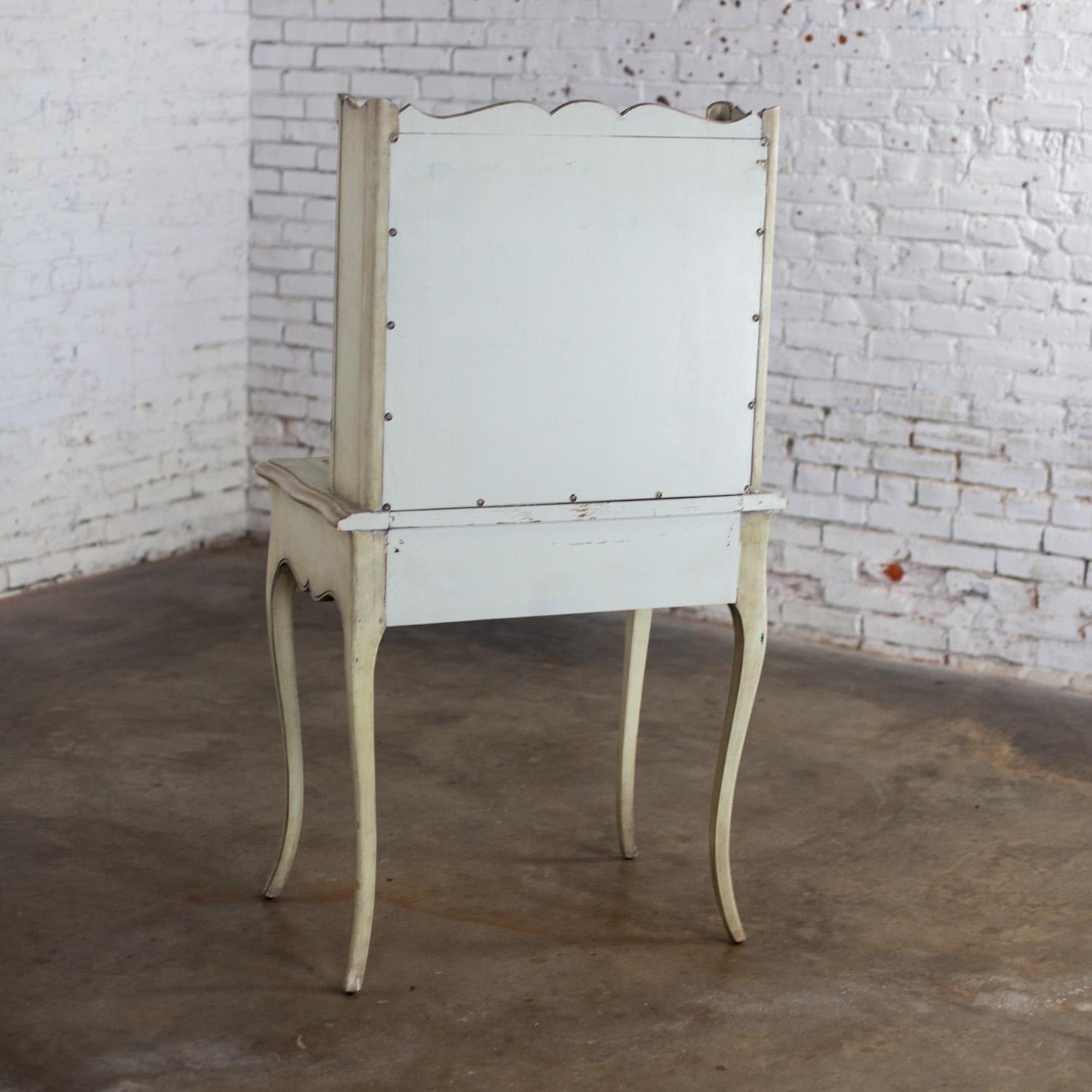 Französisch Provincial Vanity Sekretär oder Damen Schreibtisch w / gestört Antiquities Finish (20. Jahrhundert) im Angebot