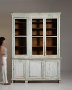 Vitrine im französischen Landhausstil, weißes Holz und Glas, antik, Frankreich, 1920er Jahre
