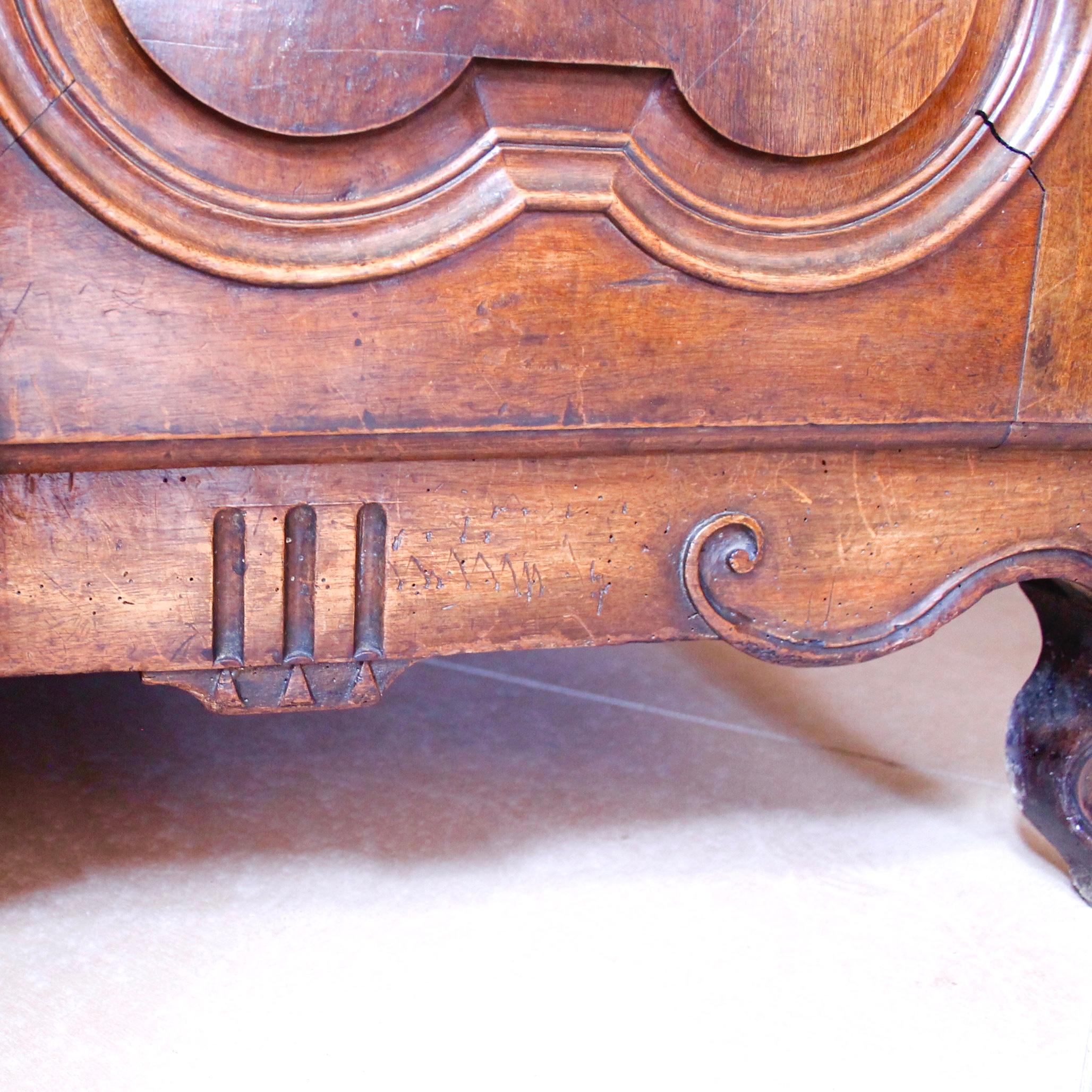 French Provincial Walnut Buffet À Deux Corps, Early 19th Century For Sale 10