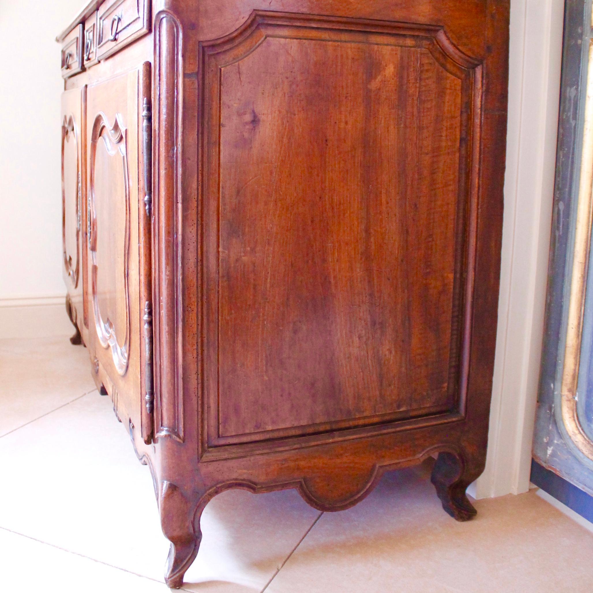 French Provincial Walnut Buffet À Deux Corps, Early 19th Century For Sale 11