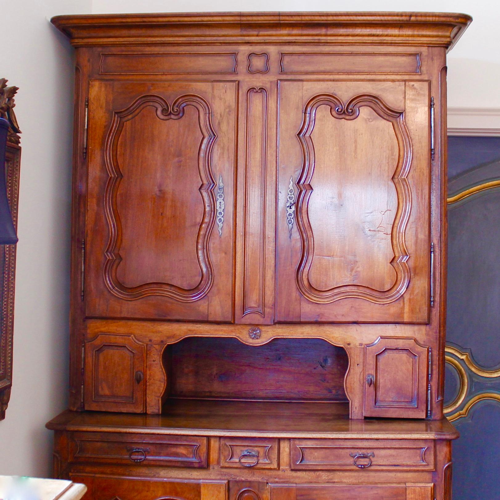Hand-Carved French Provincial Walnut Buffet À Deux Corps, Early 19th Century For Sale