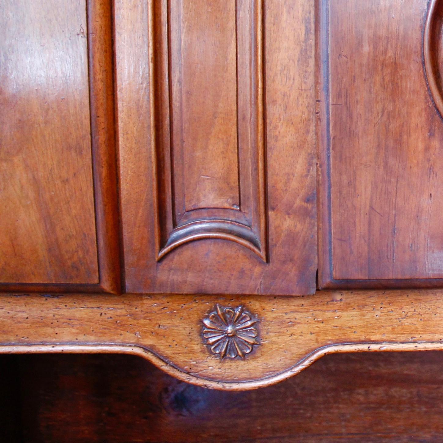 French Provincial Walnut Buffet À Deux Corps, Early 19th Century For Sale 2