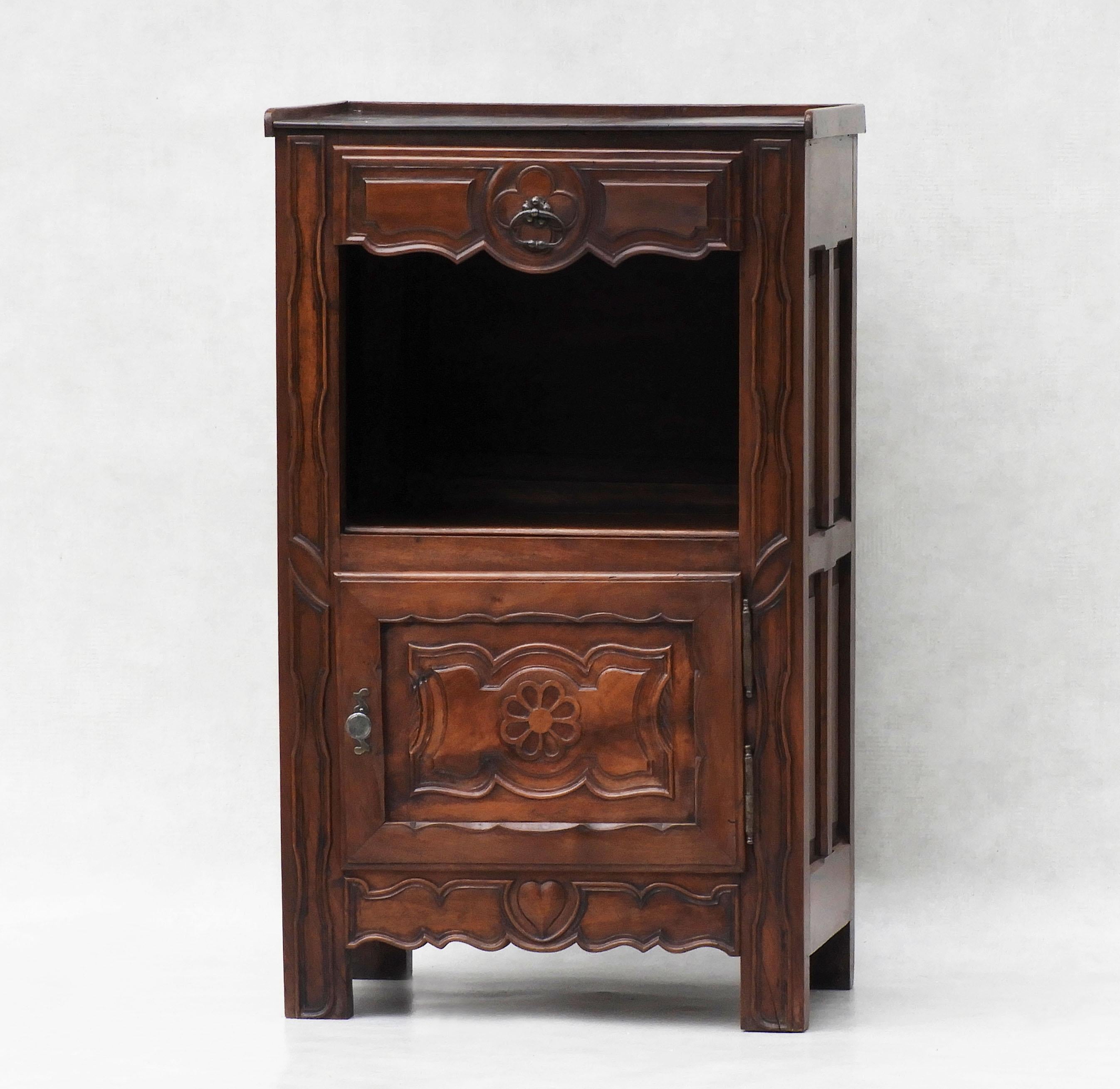 Provincial French walnut cabinet, circa 1890.
Beautiful one of a kind, walnut cabinet with panelled sides and charmingly decorated with heart and flower carvings.
Spacious and practical featuring a drawer, a cupboard and a cubbyhole. Can be used as