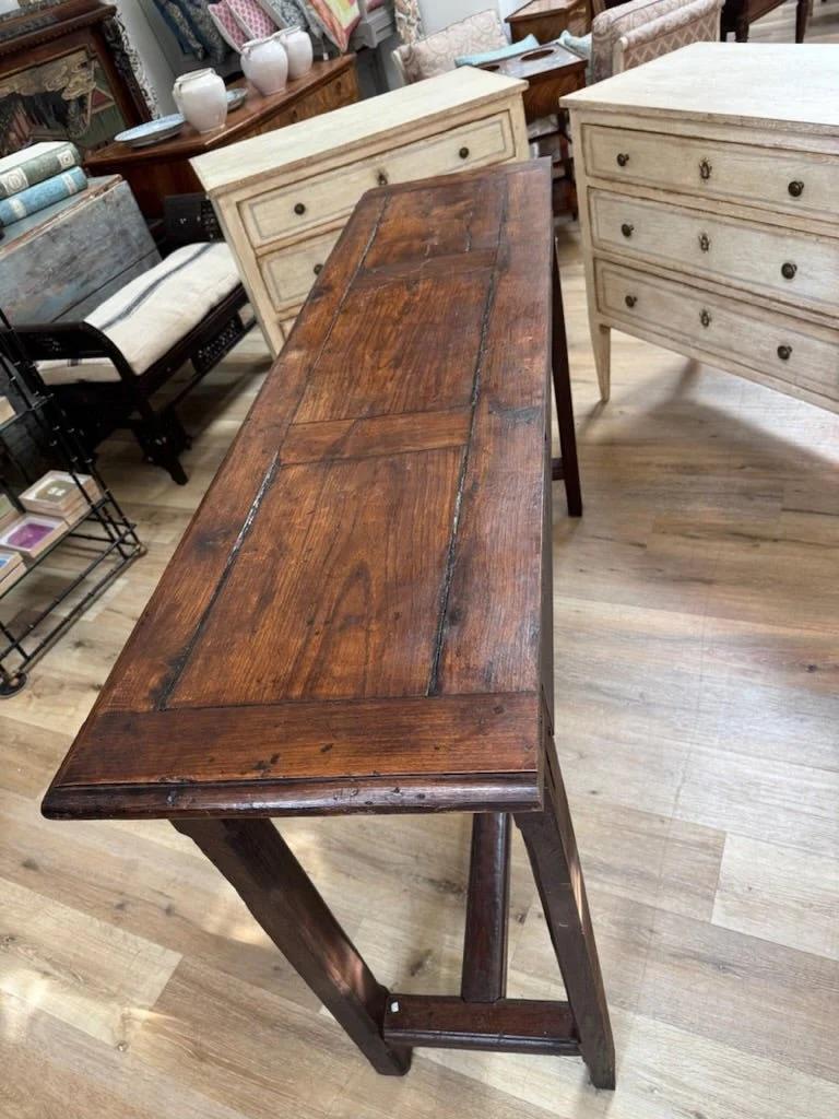 Stile provenzale Console provinciale francese in noce, XIX secolo in vendita
