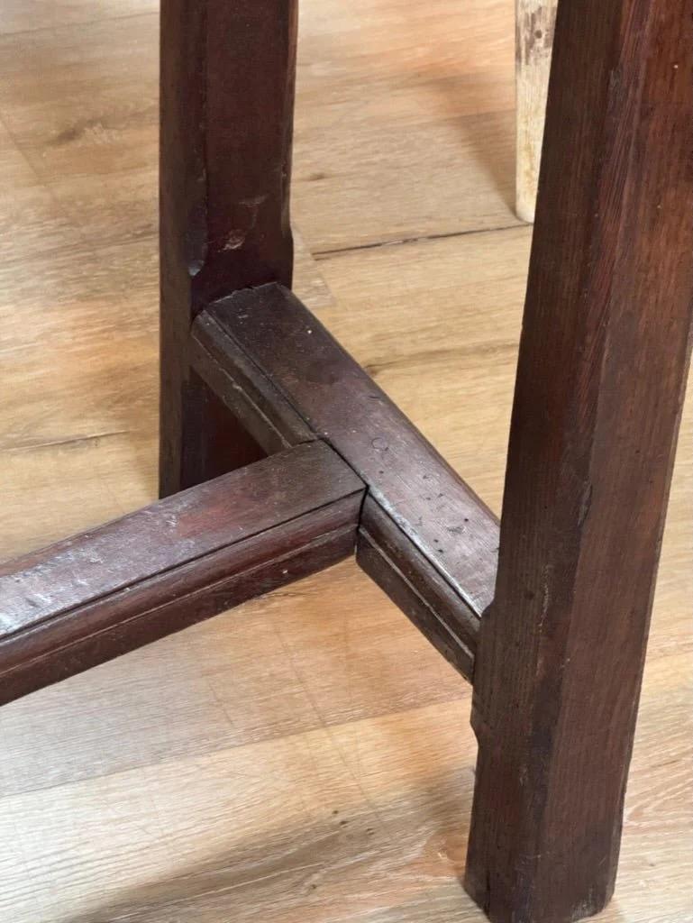 Console provinciale francese in noce, XIX secolo In condizioni buone in vendita a Charlottesville, VA