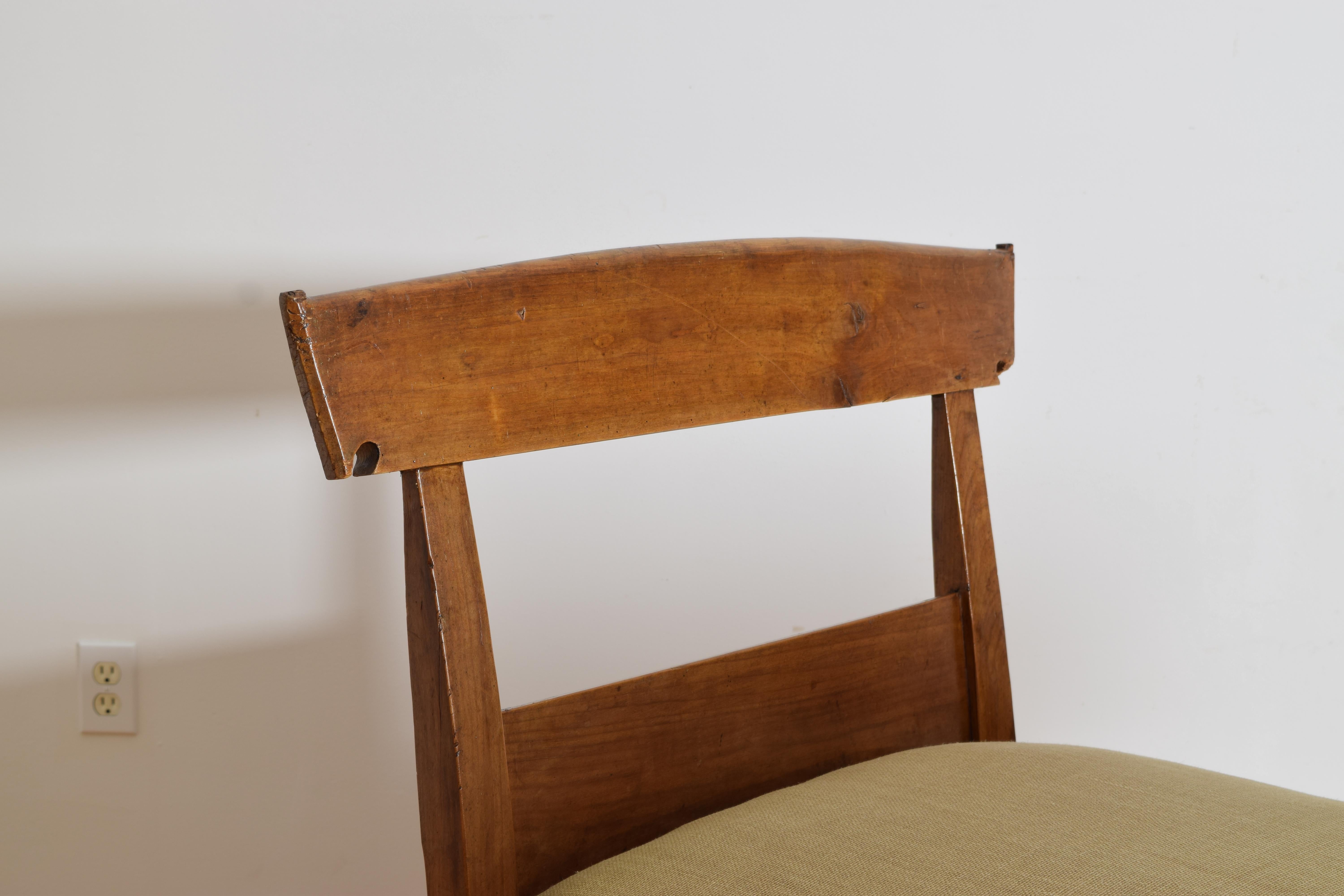 French Provincial Walnut & Rush Seat High Sided Bench or Daybed, Mid-Late 19th C For Sale 6