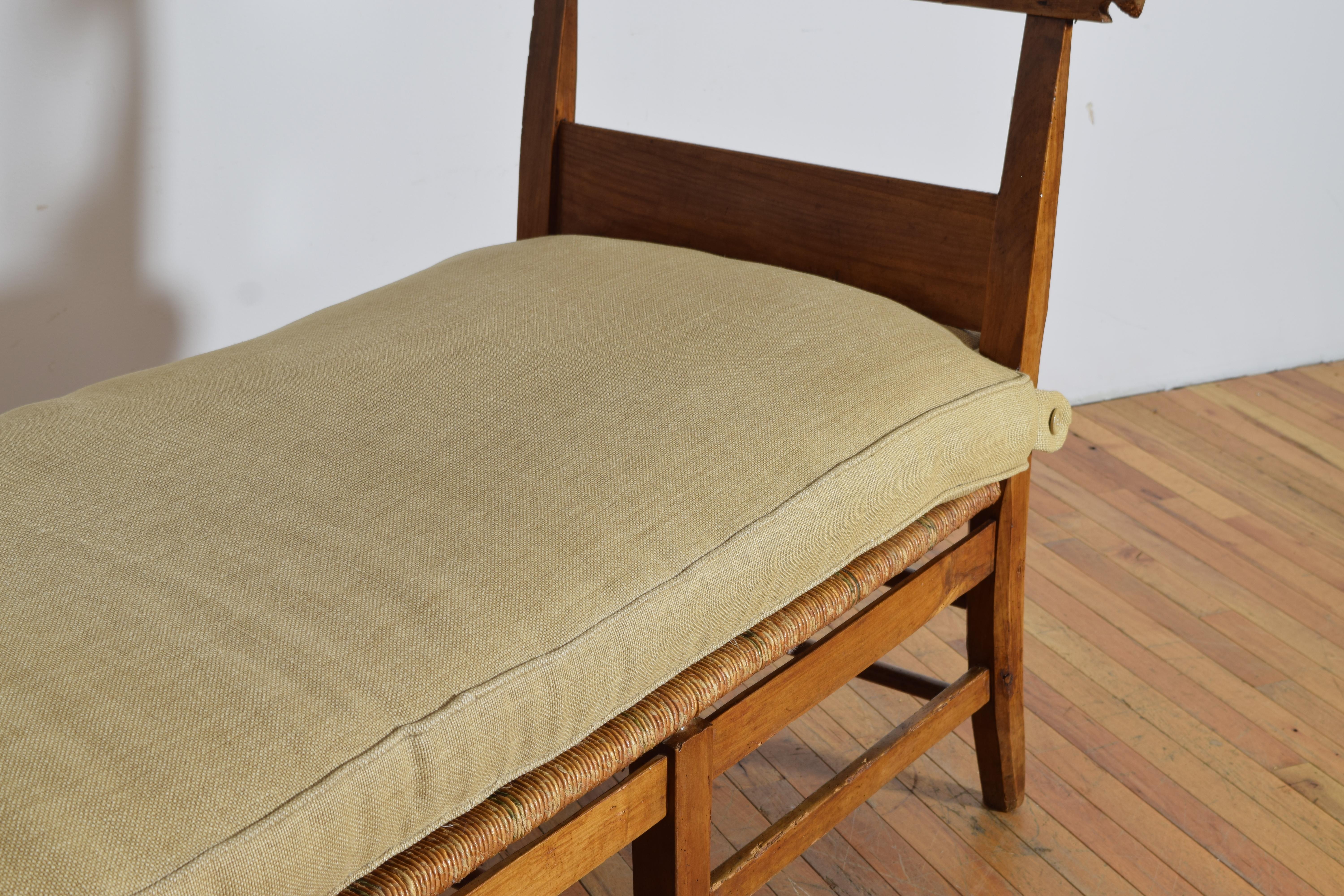 French Provincial Walnut & Rush Seat High Sided Bench or Daybed, Mid-Late 19th C For Sale 7
