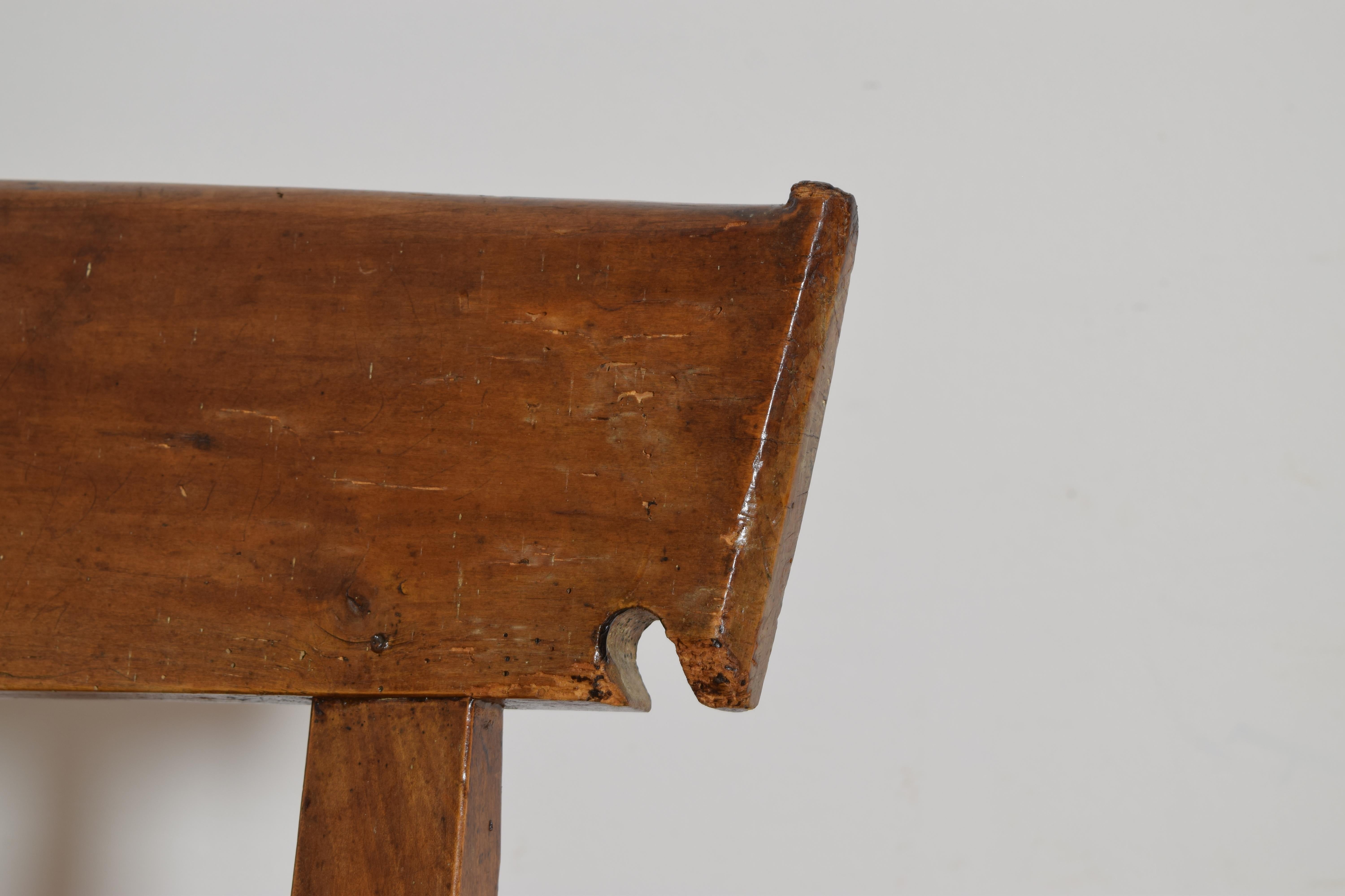 French Provincial Walnut & Rush Seat High Sided Bench or Daybed, Mid-Late 19th C For Sale 10