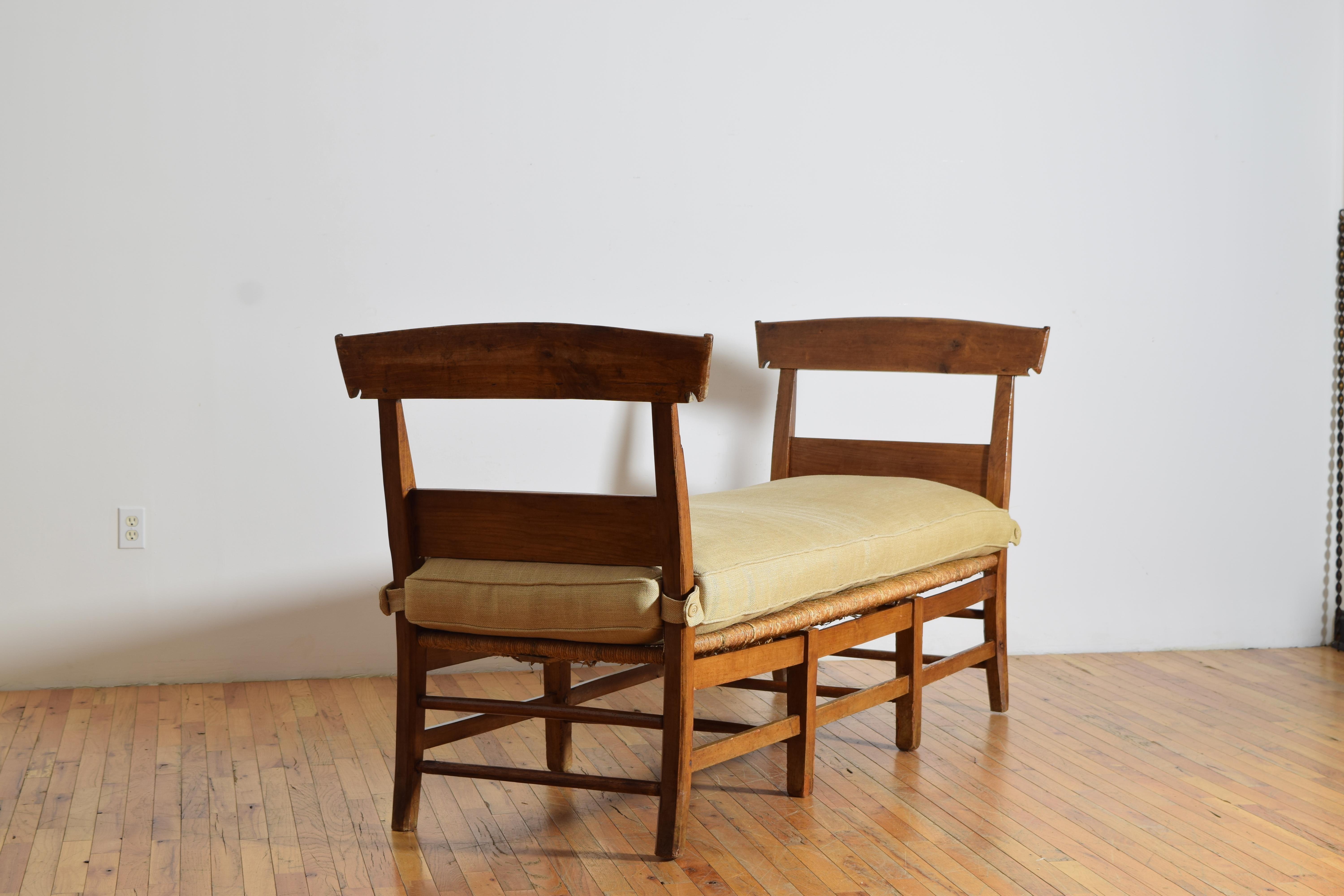 French Provincial Walnut & Rush Seat High Sided Bench or Daybed, Mid-Late 19th C In Good Condition For Sale In Atlanta, GA