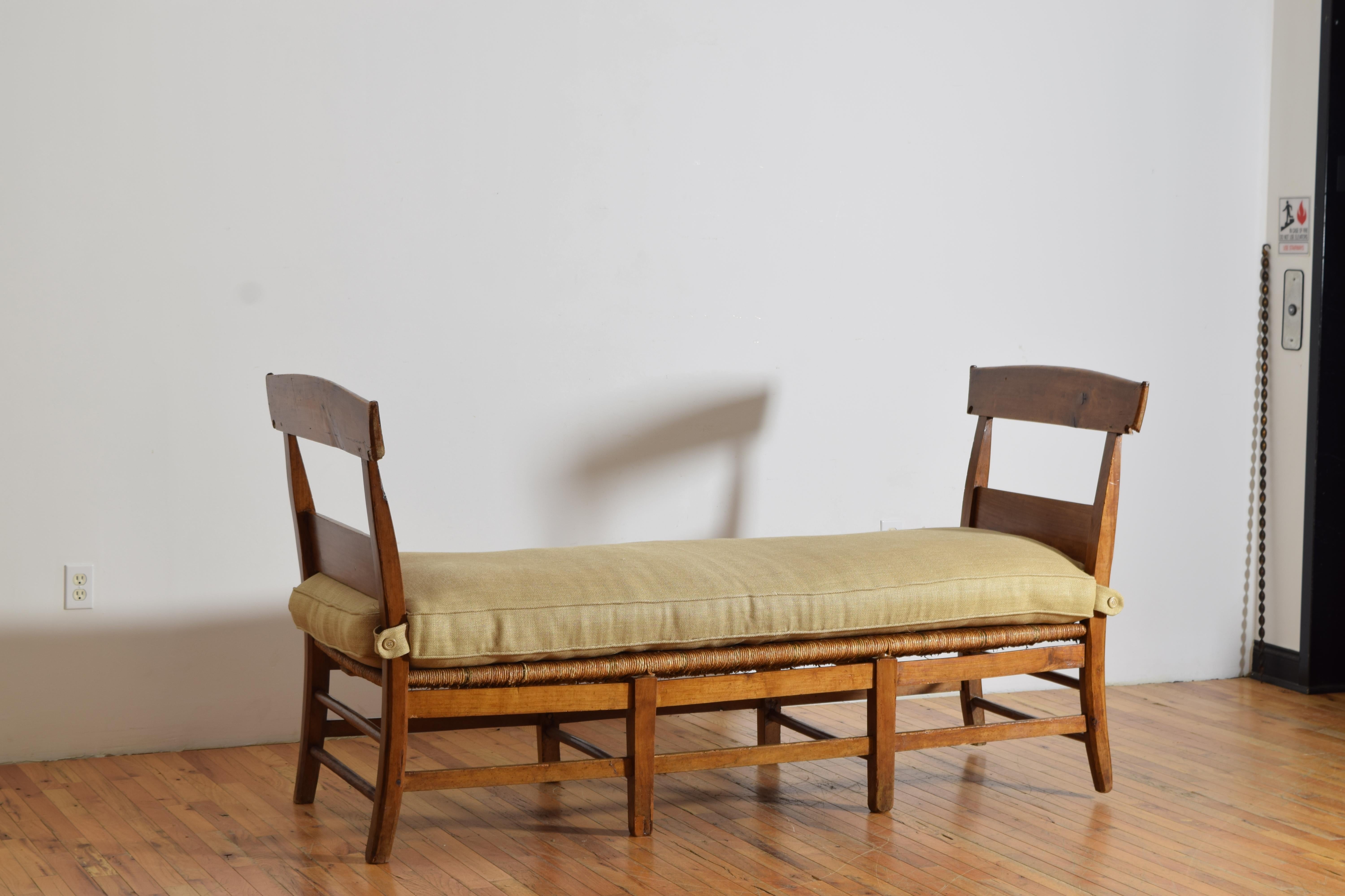 French Provincial Walnut & Rush Seat High Sided Bench or Daybed, Mid-Late 19th C For Sale 2