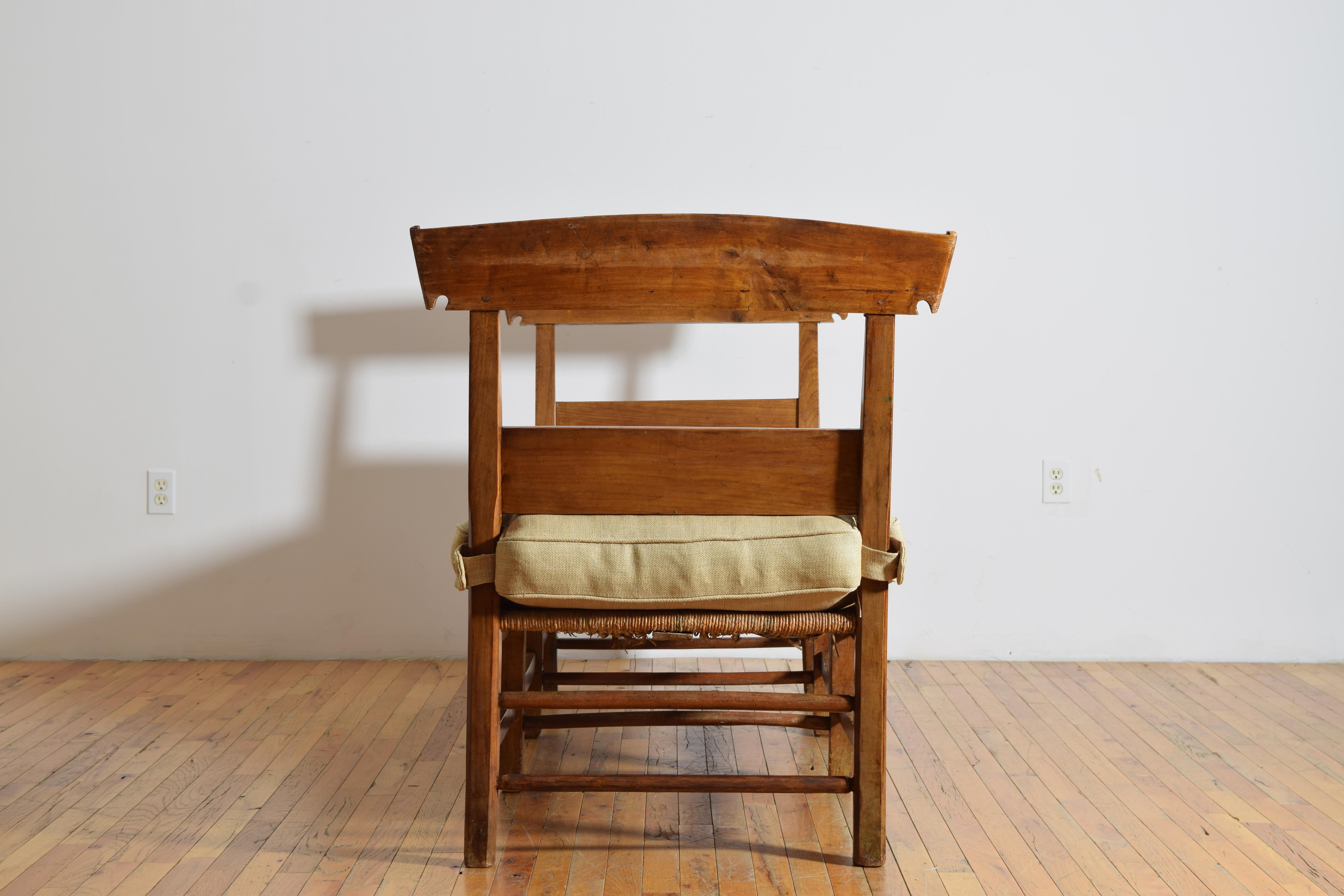 French Provincial Walnut & Rush Seat High Sided Bench or Daybed, Mid-Late 19th C For Sale 4