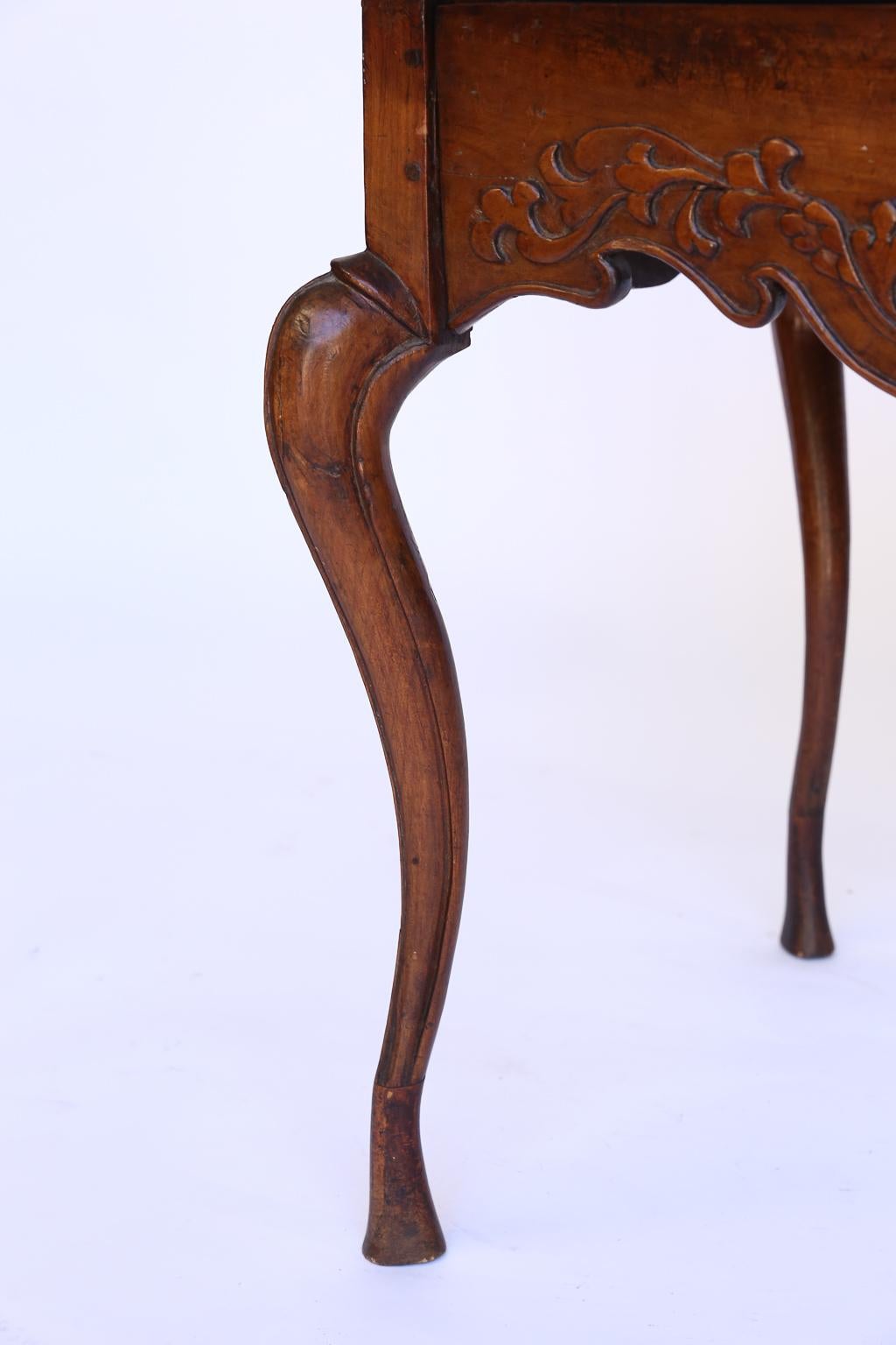 French Provincial Walnut Table In Good Condition For Sale In Houston, TX