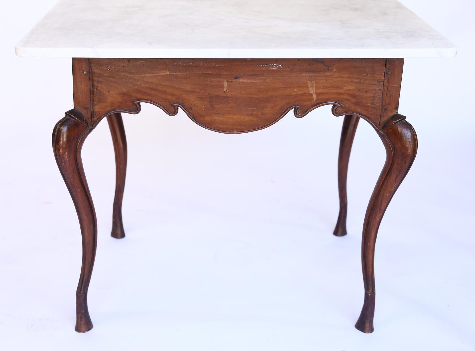 Table provinciale française en noyer en vente 2