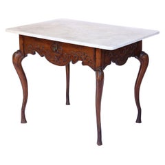 Table provinciale française en noyer