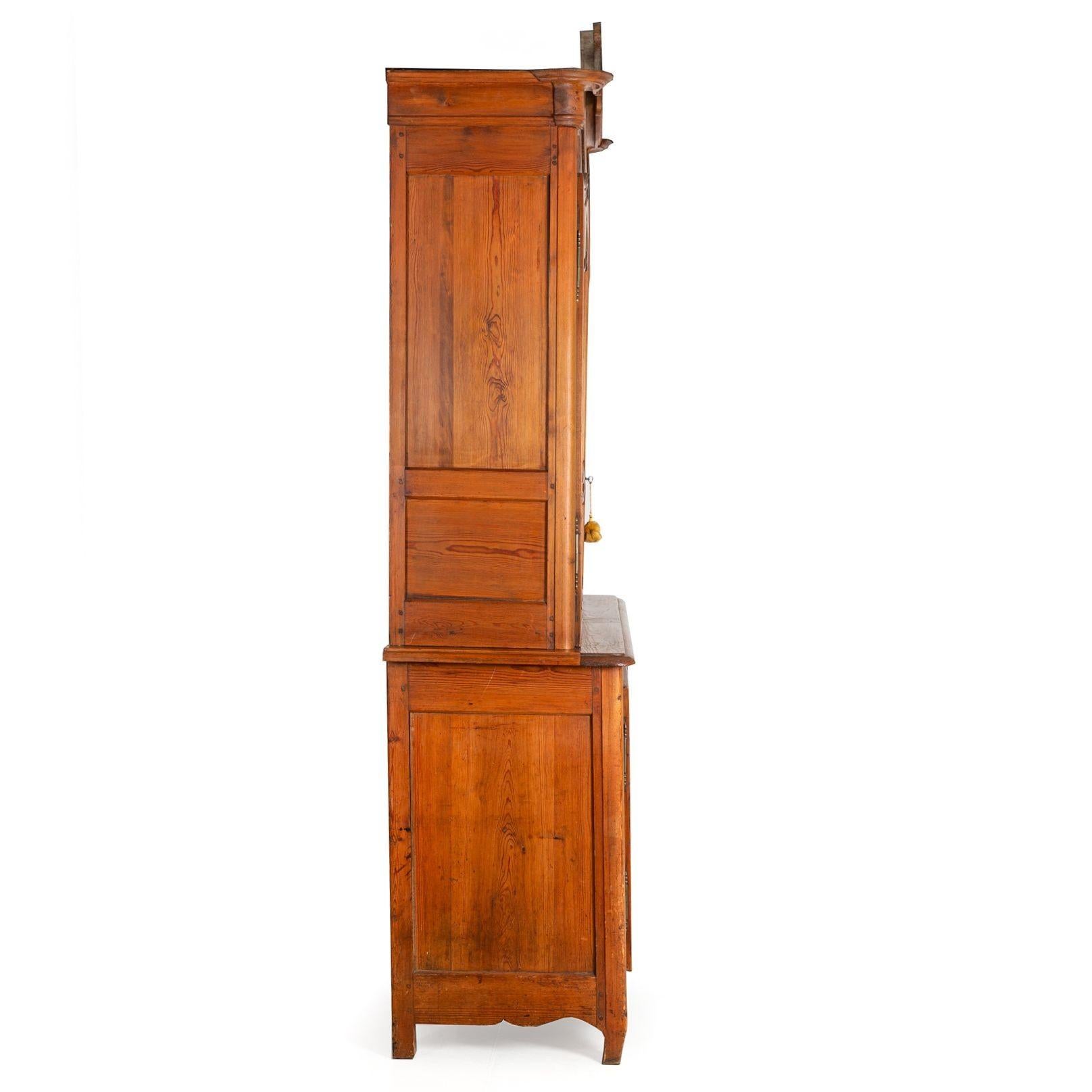 French Provincial Waxed Pine Bookcase Display Cabinet Cupboard In Good Condition For Sale In Shippensburg, PA