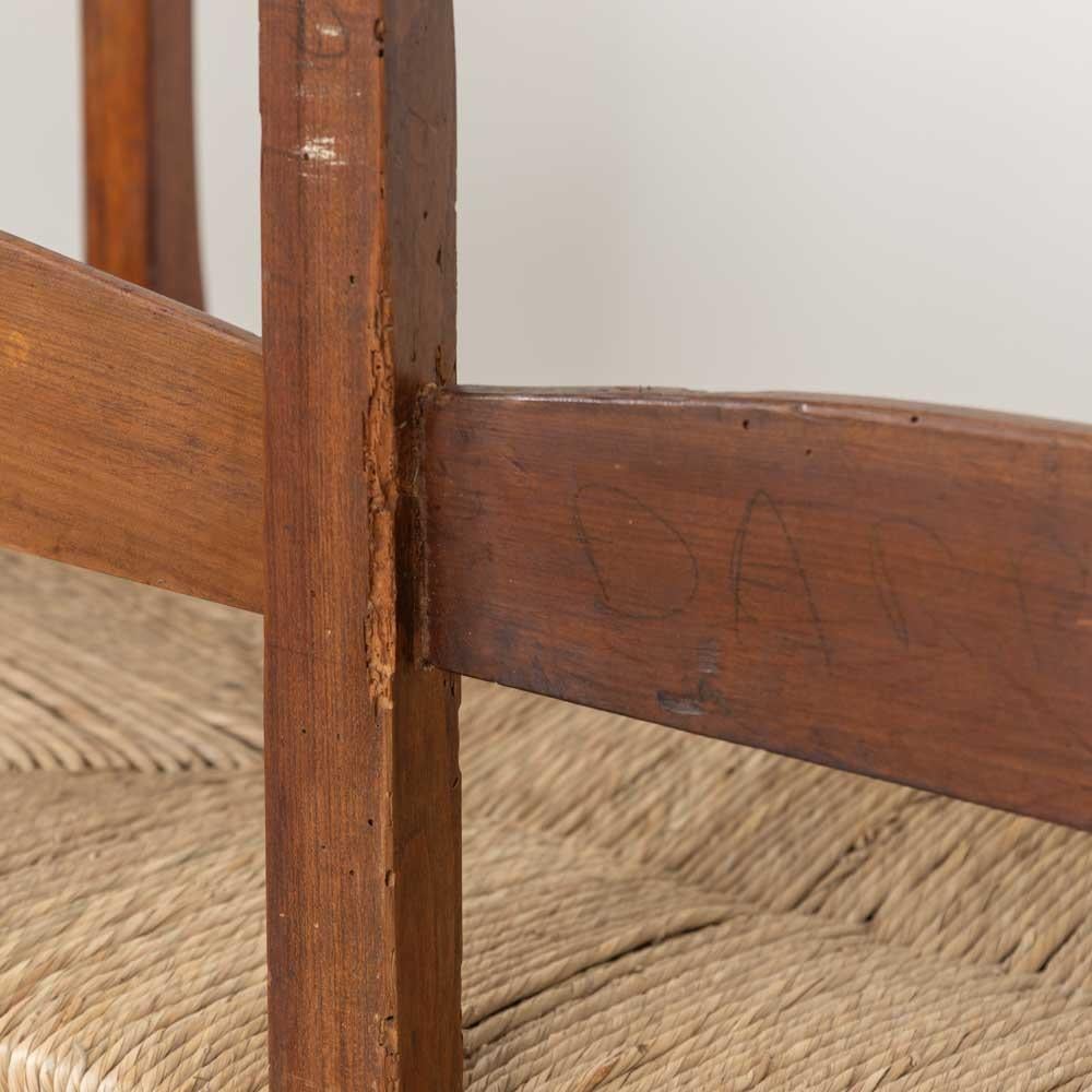 Banc provincial français en bois et tissé en vente 8