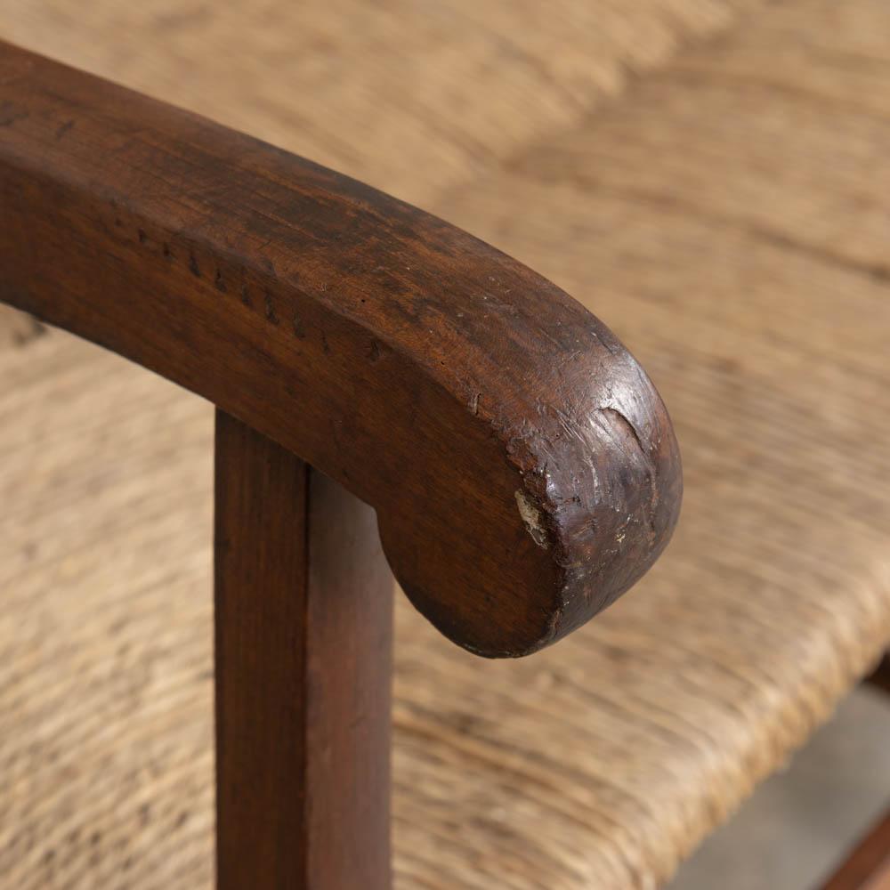 Banc provincial français en bois et tissé en vente 10