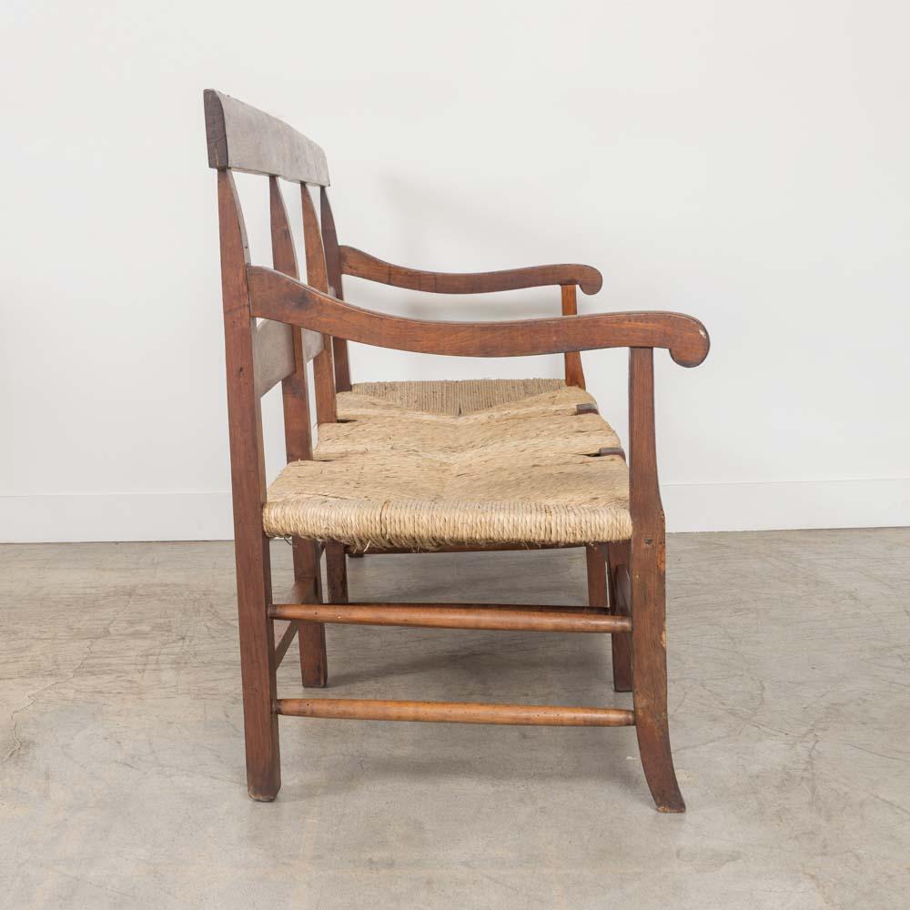 20ième siècle Banc provincial français en bois et tissé en vente