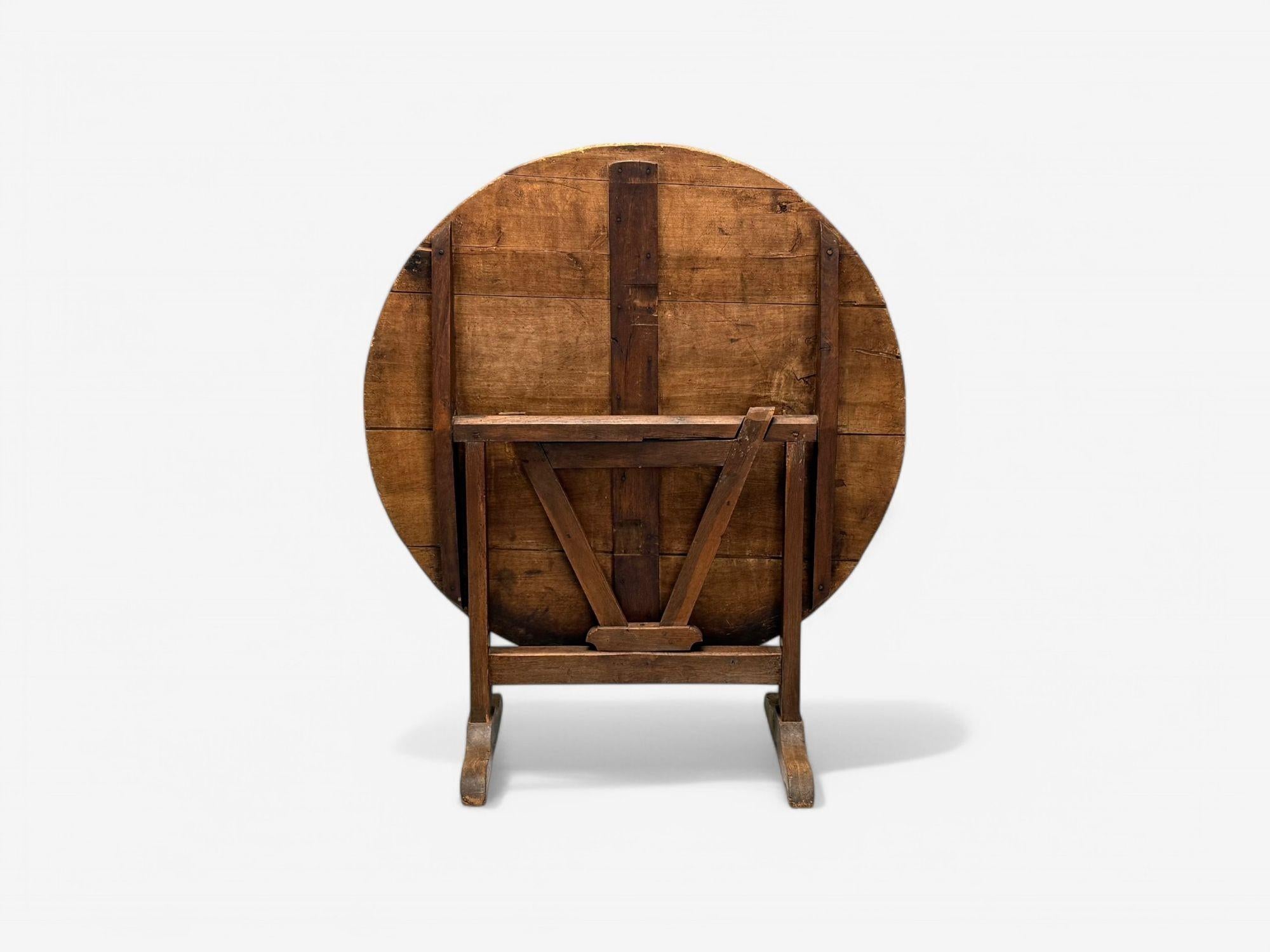Bois Table centrale de dégustation de vins provinciale française en bois, France, 19e siècle en vente