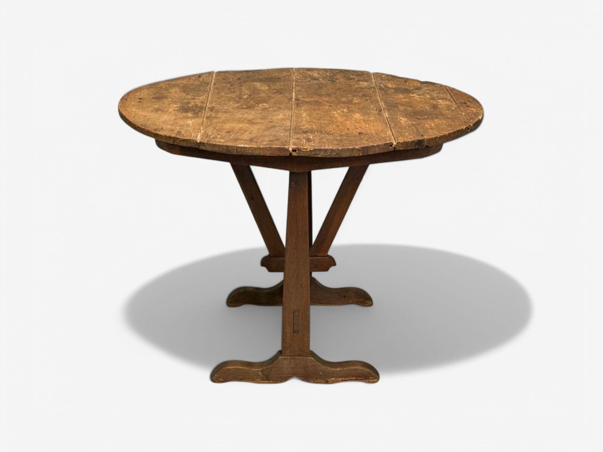 Table centrale de dégustation de vins provinciale française en bois, France, 19e siècle en vente 2