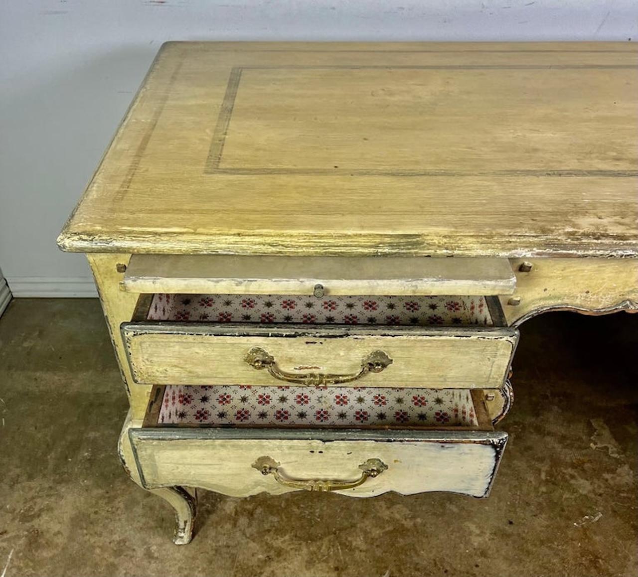 Bureau provincial français 1930 Abîmé - En vente à Los Angeles, CA
