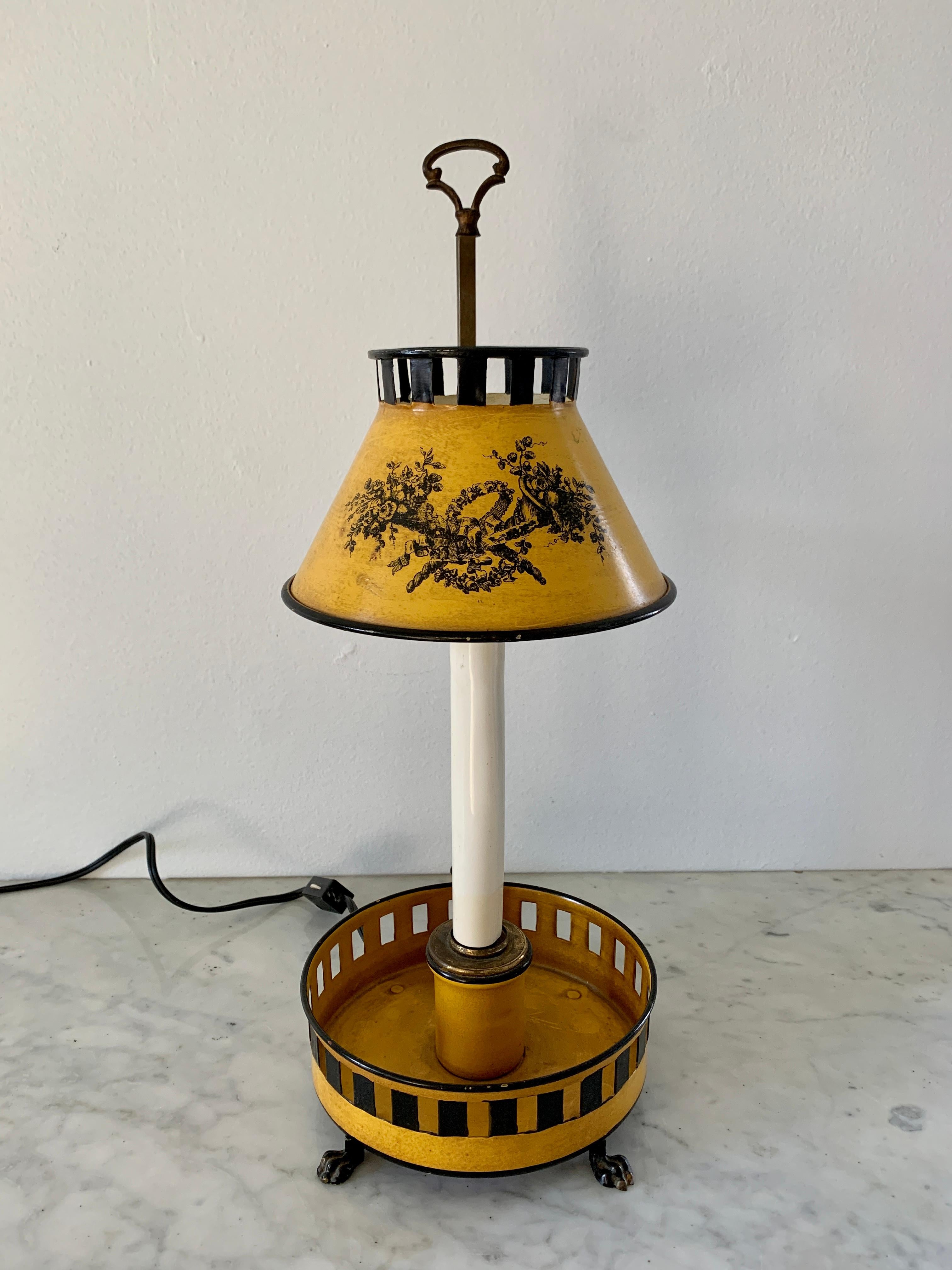 A gorgeous yellow and black tole bouillotte lamp with Neoclassical painted cornucopias & ribbons, with paw feet

Italy, Late-20th century

Measures: 6