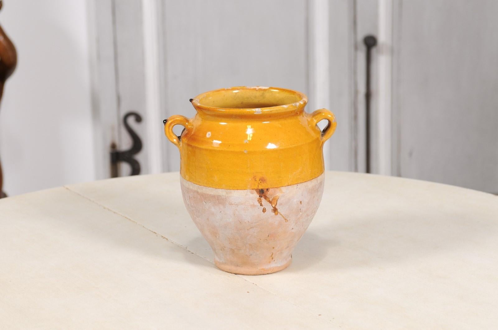 Pot à Confit provincial français à glaçure jaune avec double poignée, 19e siècle en vente 2