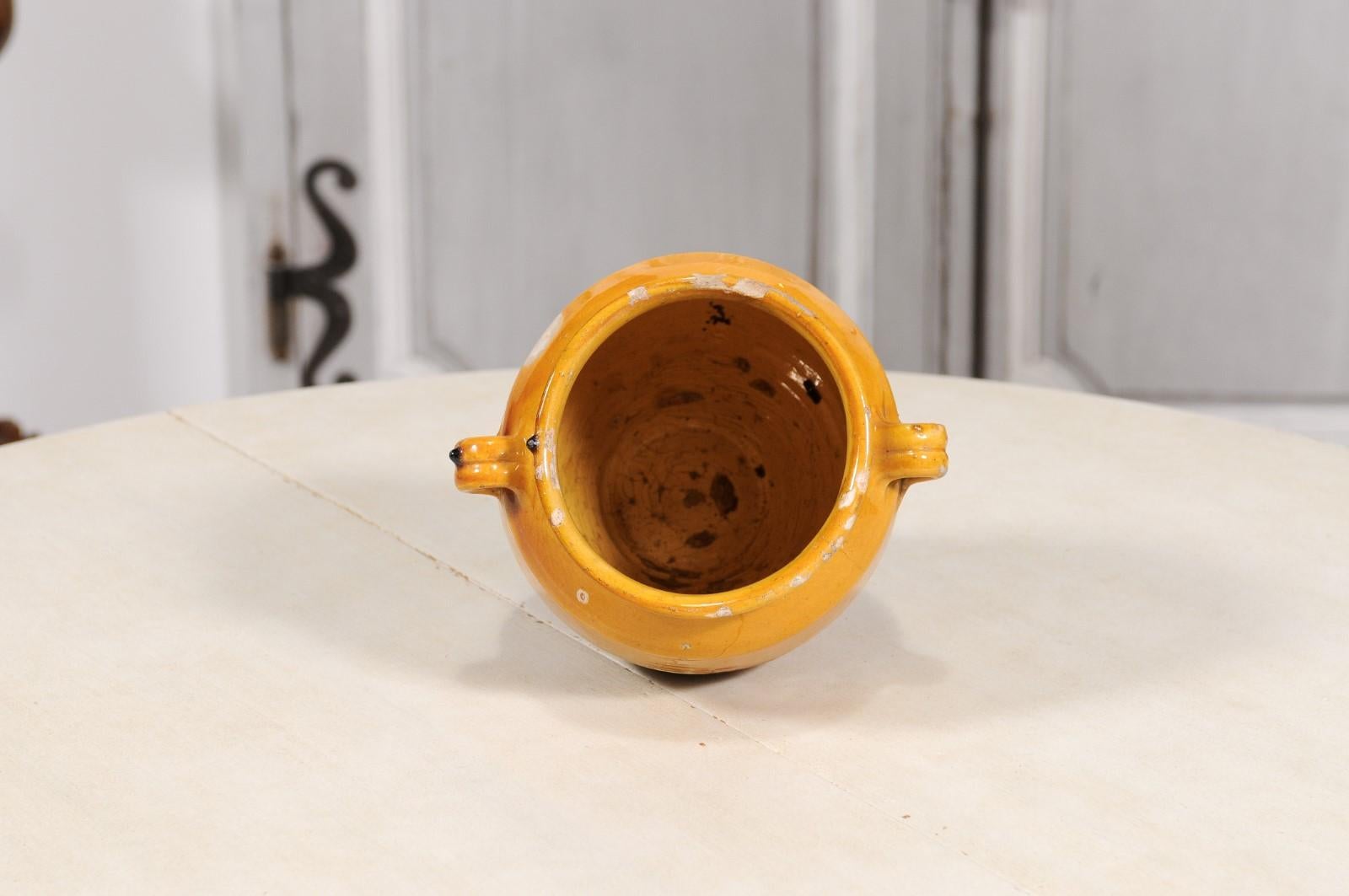 Pot à Confit provincial français à glaçure jaune avec double poignée, 19e siècle en vente 3