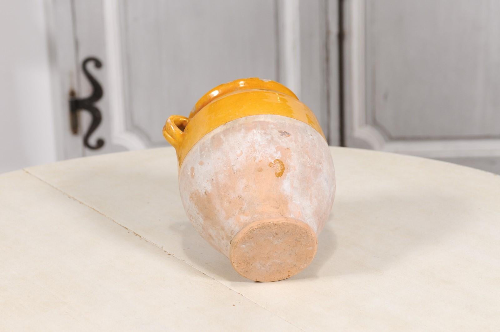 Pot à Confit provincial français à glaçure jaune avec double poignée, 19e siècle en vente 4