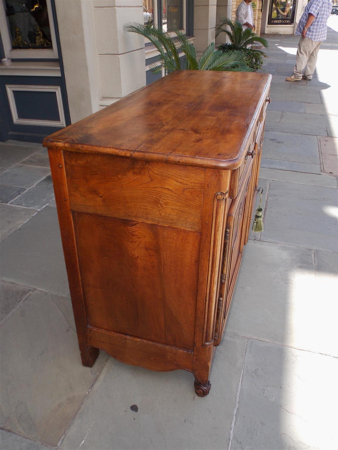 French Provinicial Cherry Three-Drawer Server with Flanking Cabinet Doors, 1810 In Excellent Condition For Sale In Hollywood, SC