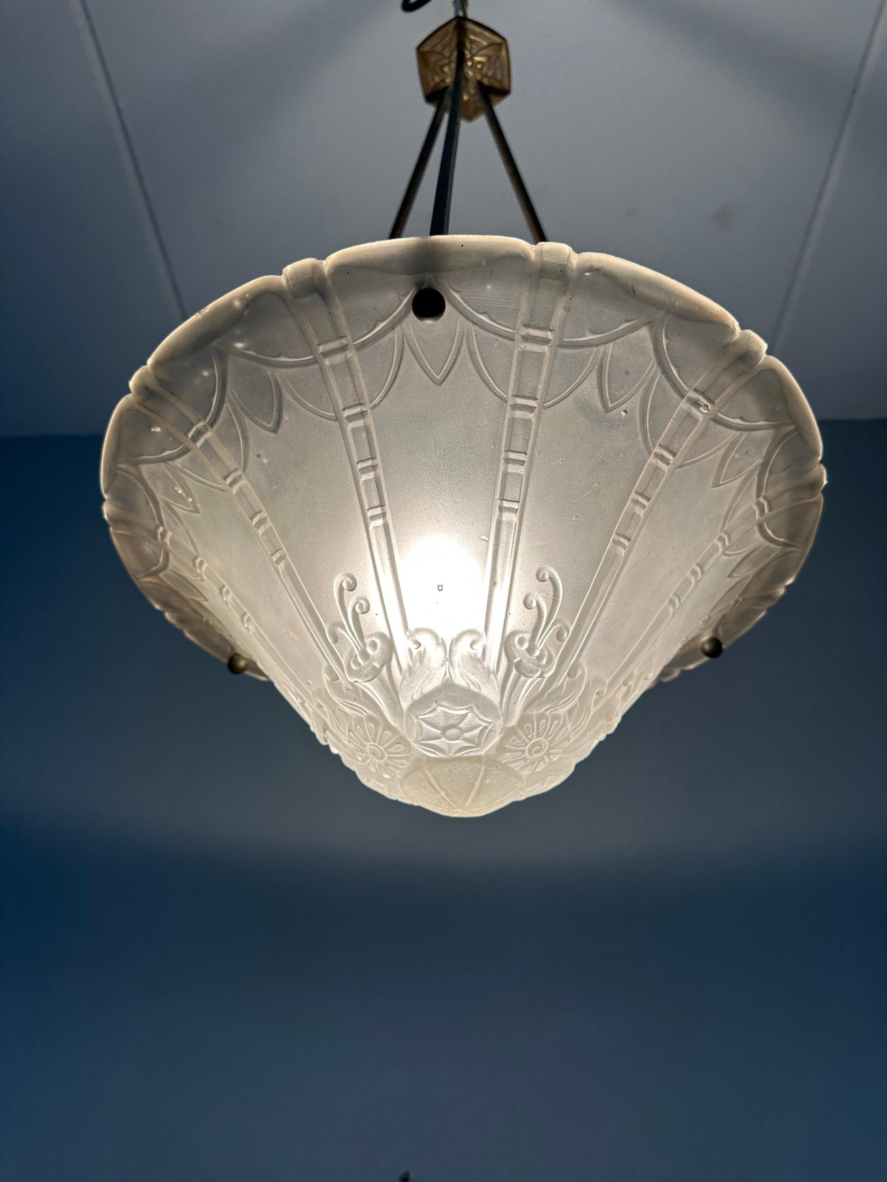 French Pure Art Deco Glass Pendant Light / Chandelier, Daum Pierre D'Avesn 1930s For Sale 6