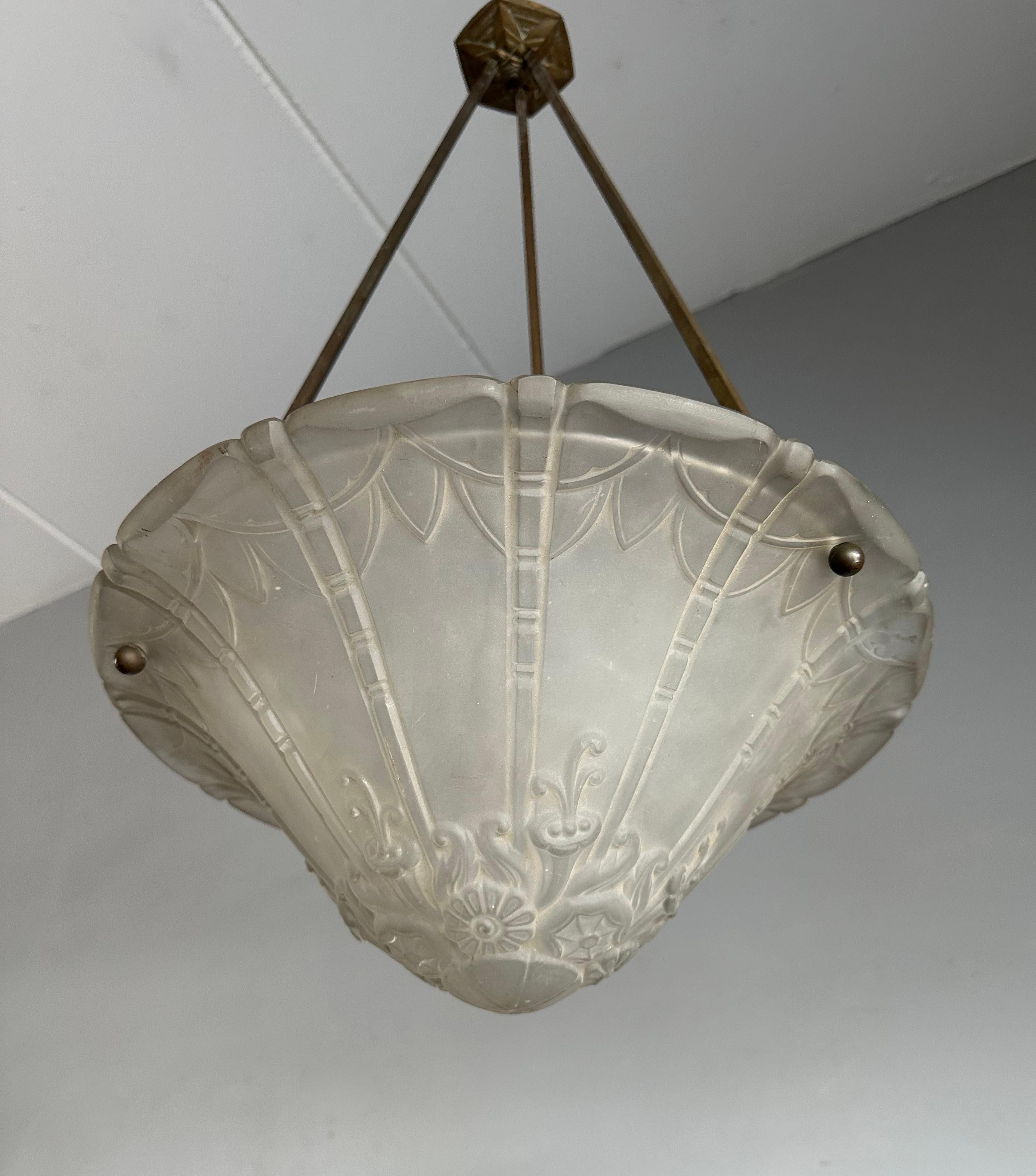 French Pure Art Deco Glass Pendant Light / Chandelier, Daum Pierre D'Avesn 1930s For Sale 7