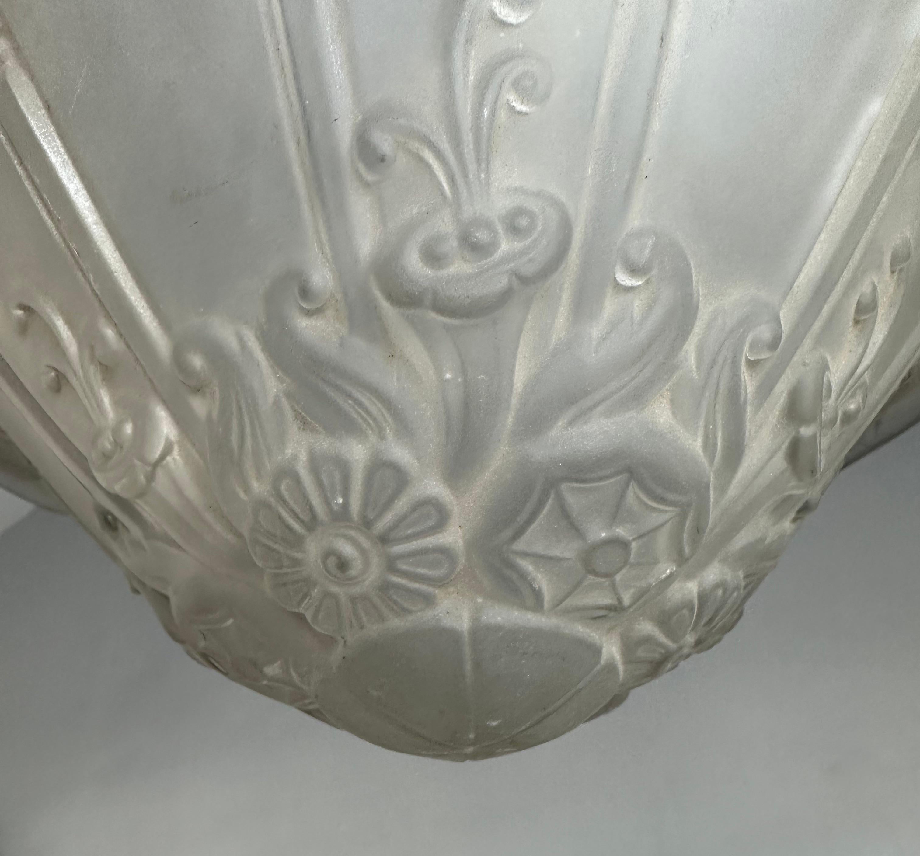 French Pure Art Deco Glass Pendant Light / Chandelier, Daum Pierre D'Avesn 1930s For Sale 8