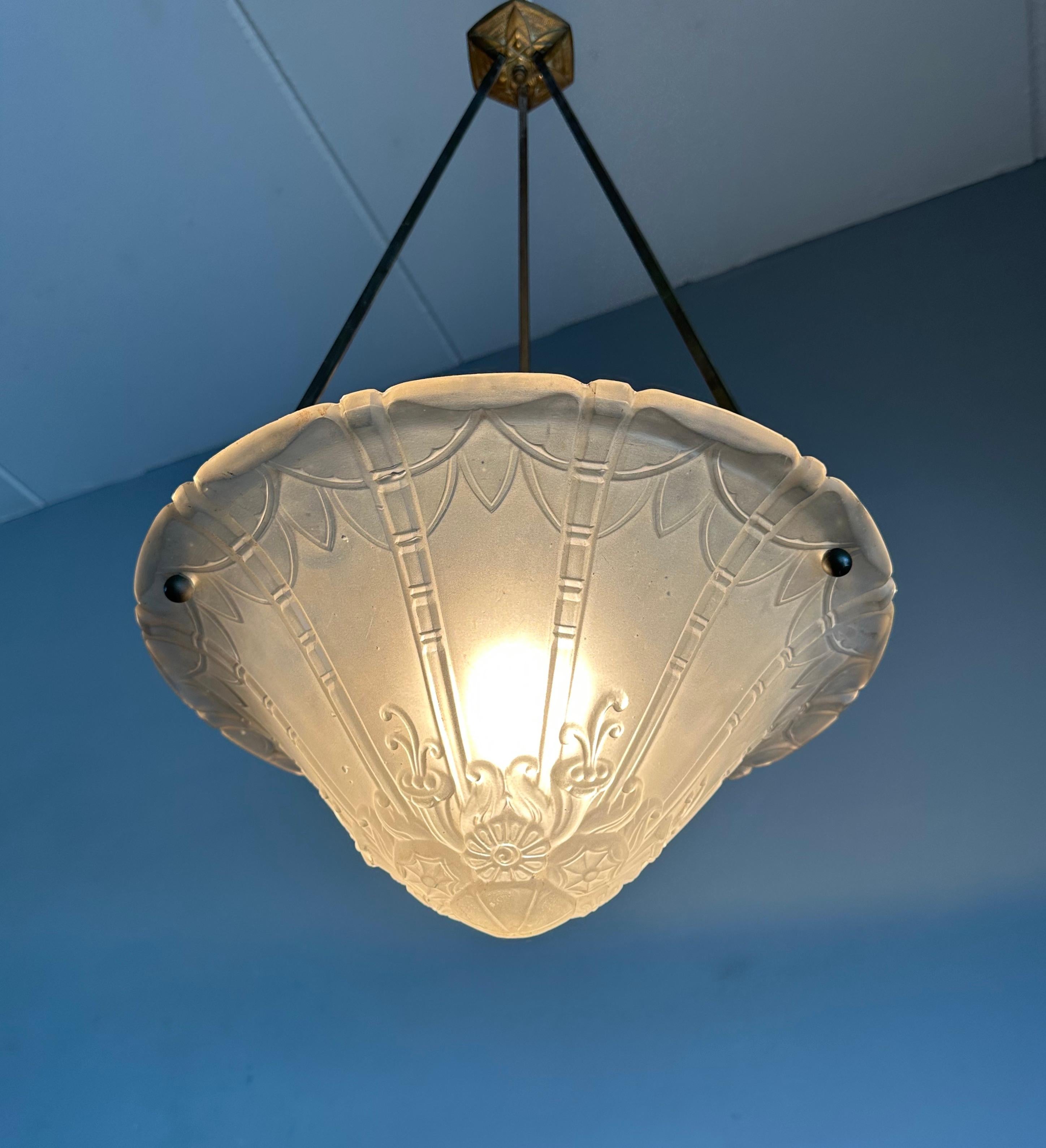 French Pure Art Deco Glass Pendant Light / Chandelier, Daum Pierre D'Avesn 1930s For Sale 13