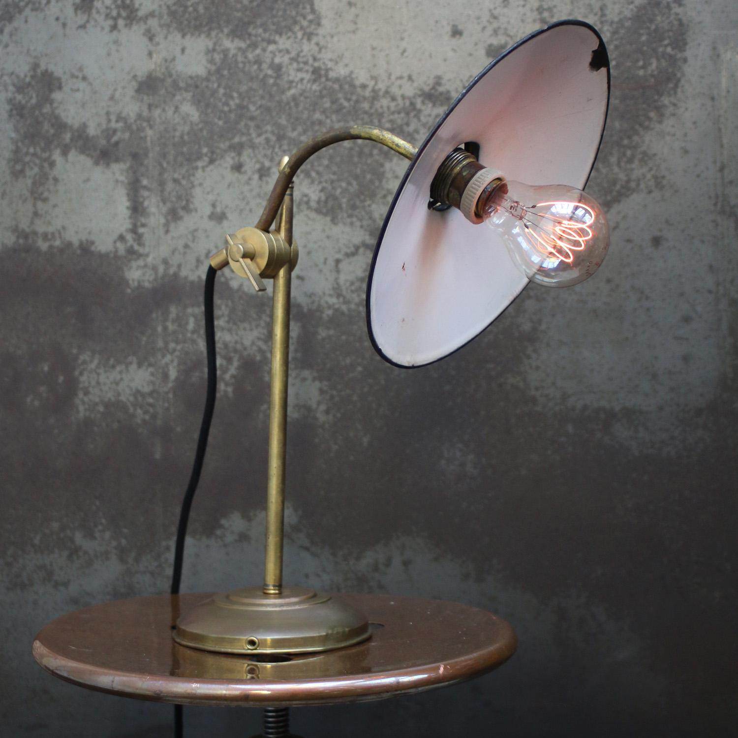 Français Lampes de table en laiton émaillé brun pourpre en vente