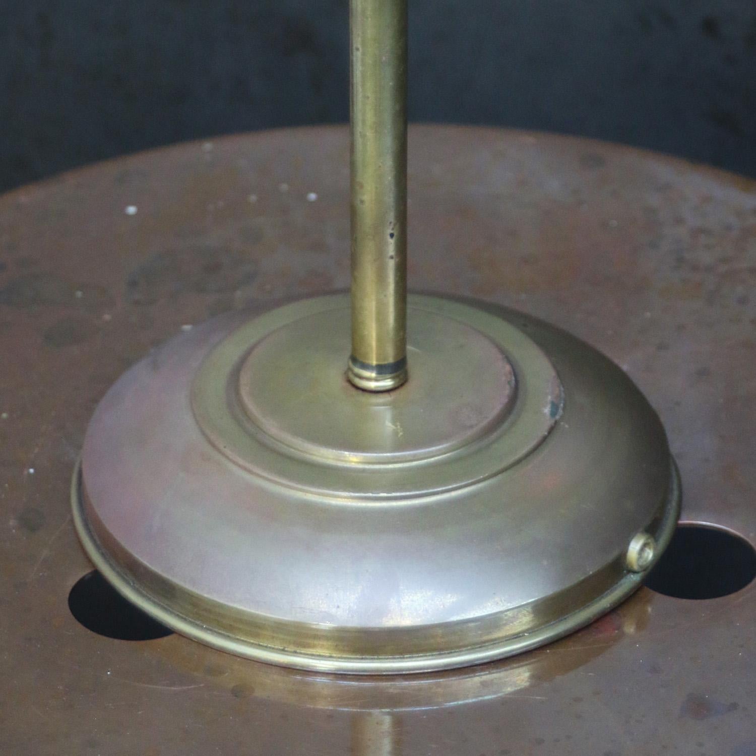 Laiton Lampes de table en laiton émaillé brun pourpre en vente
